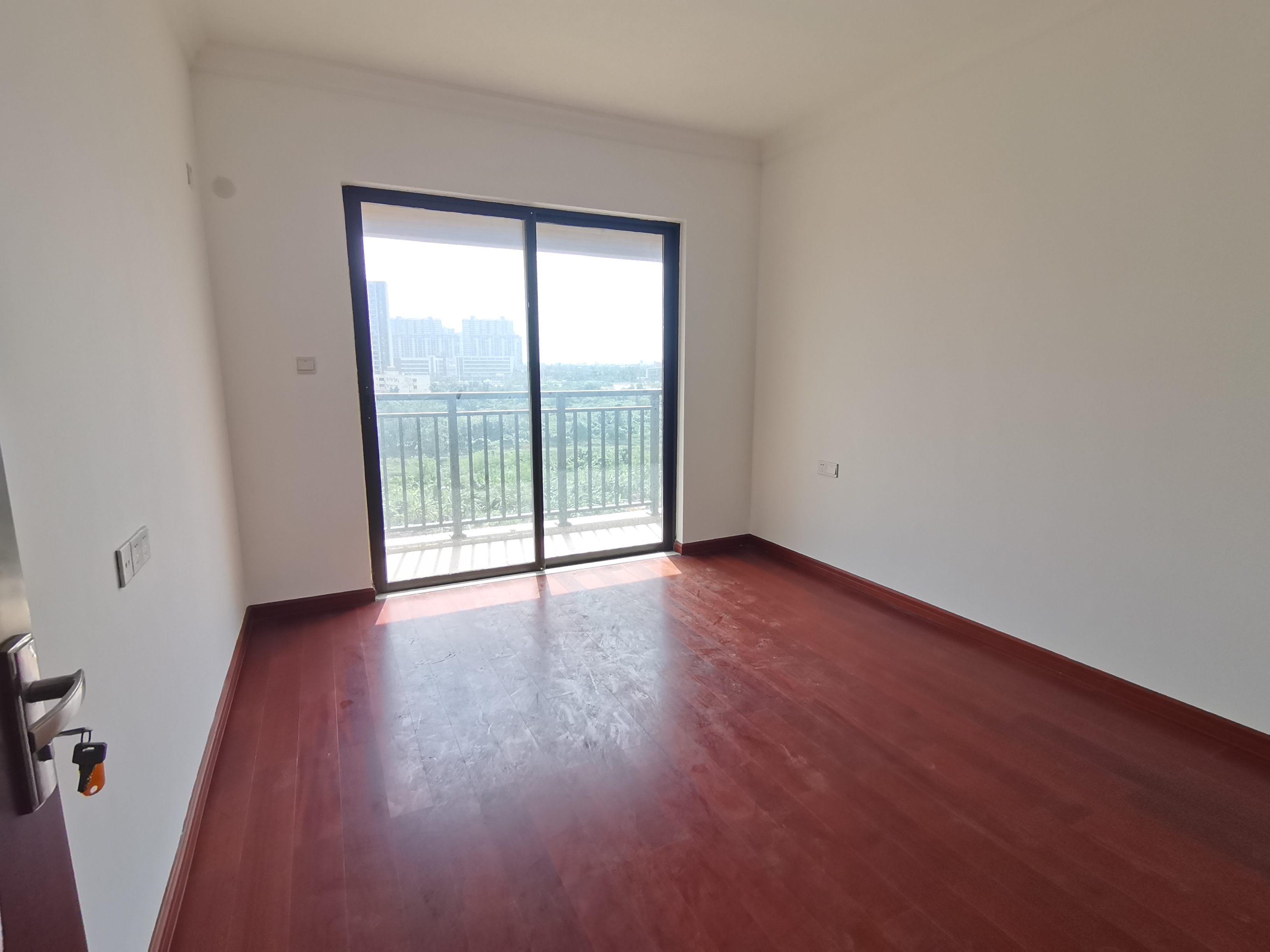 中海锦城  3室2厅2卫    196.0万客厅