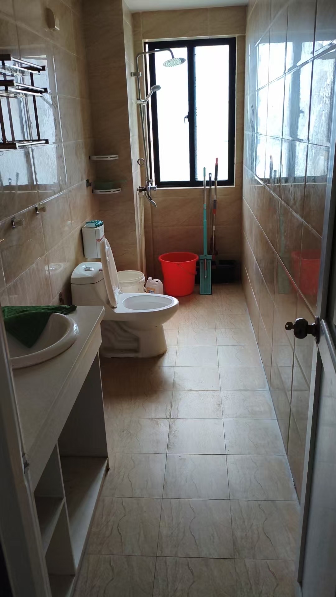 新海小区  5室0厅4卫    2000.0元/月室内图