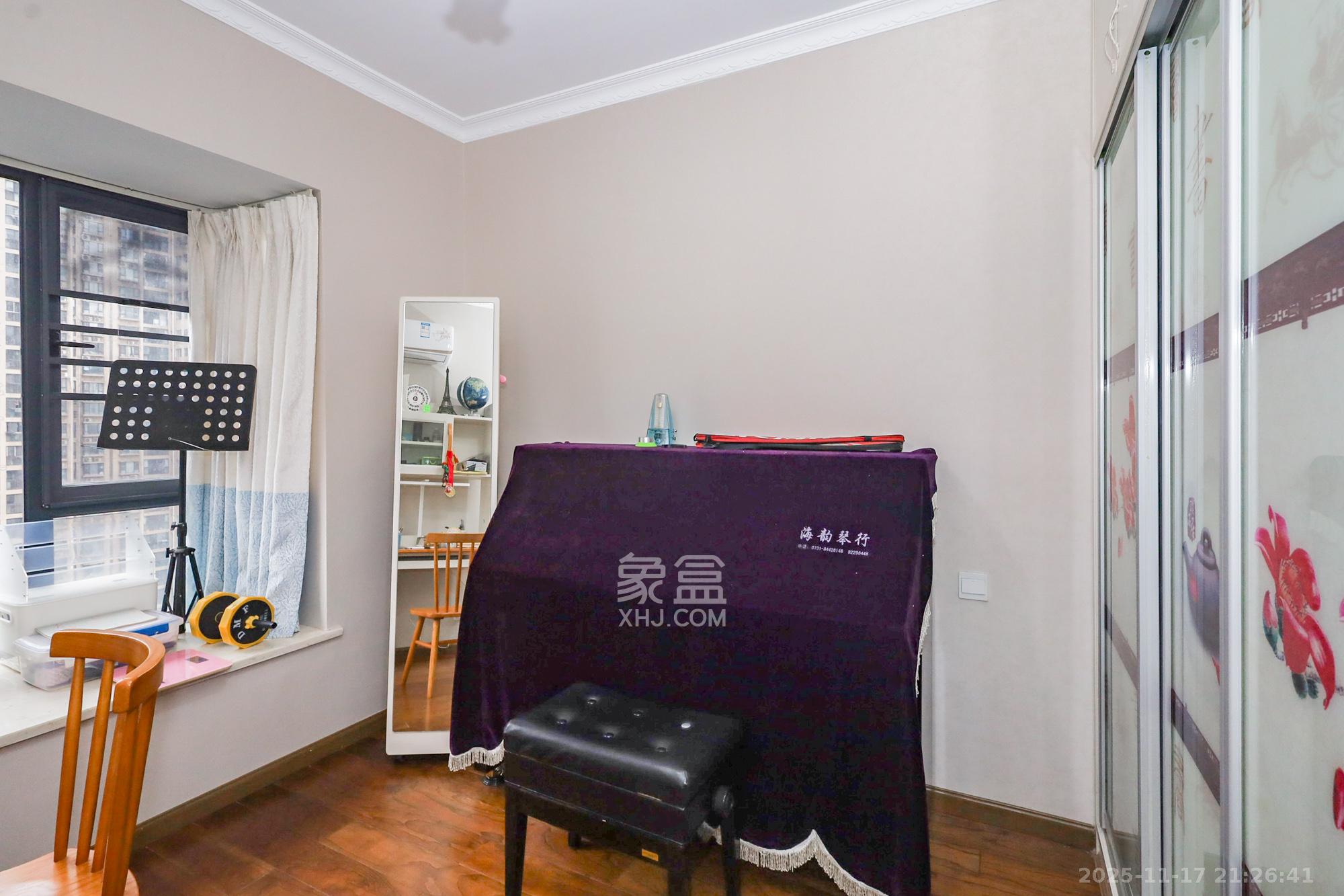 钰龙天下一期  3室2厅2卫    258.0万卧室