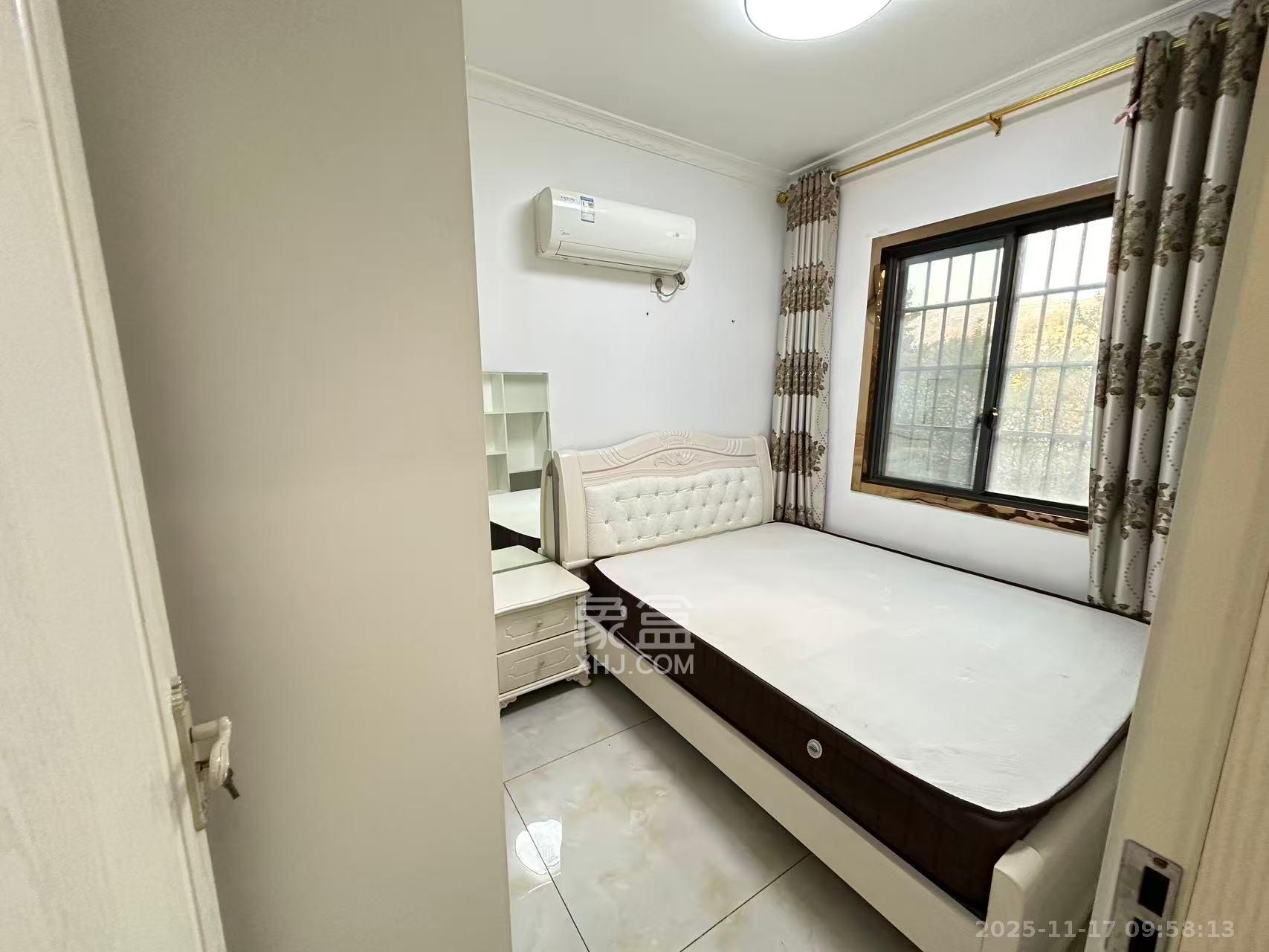 天麓尚层  2室2厅1卫    2000.0元/月