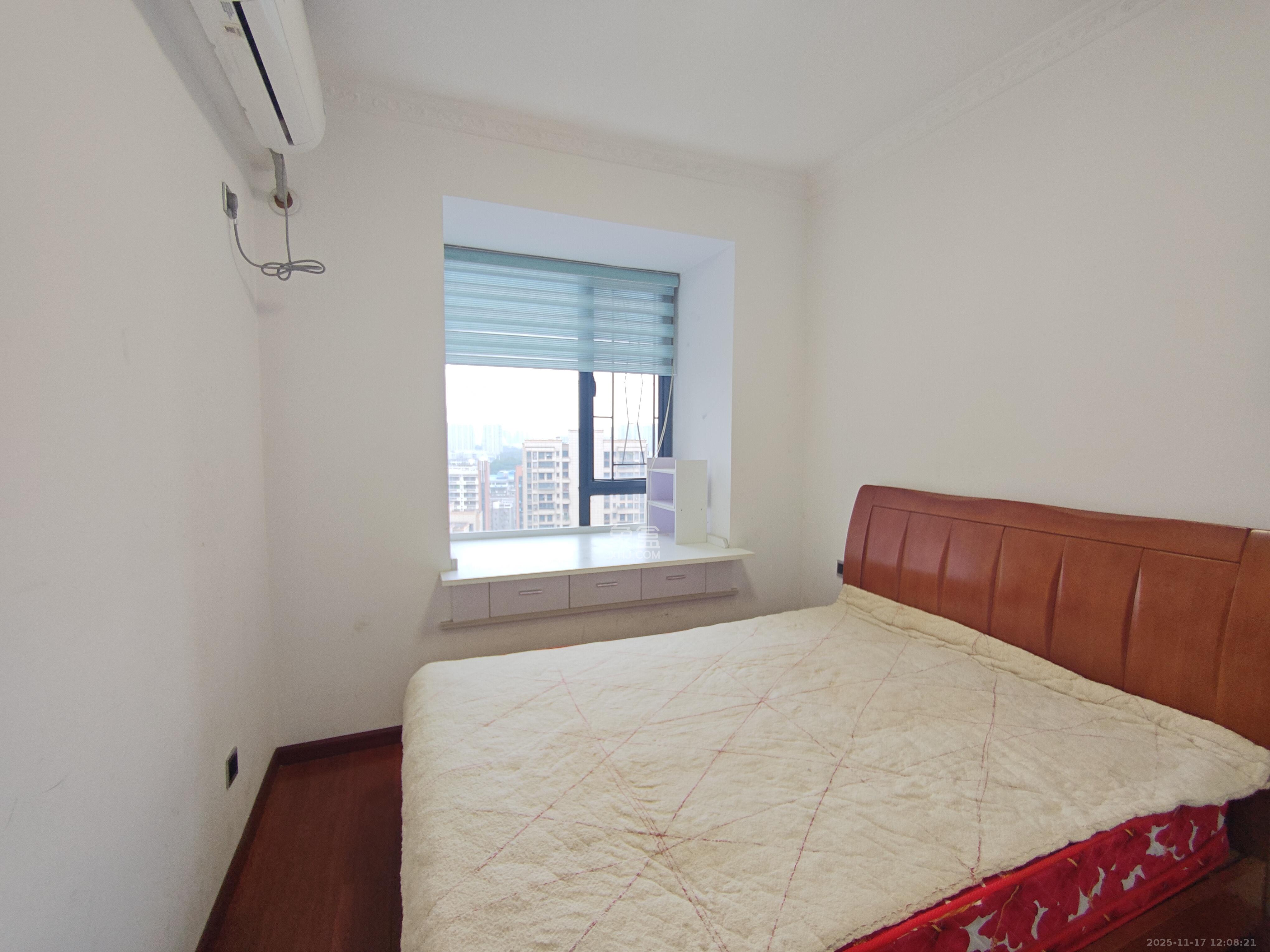 保利麓谷林语B区  3室2厅1卫    2300.0元/月室内图