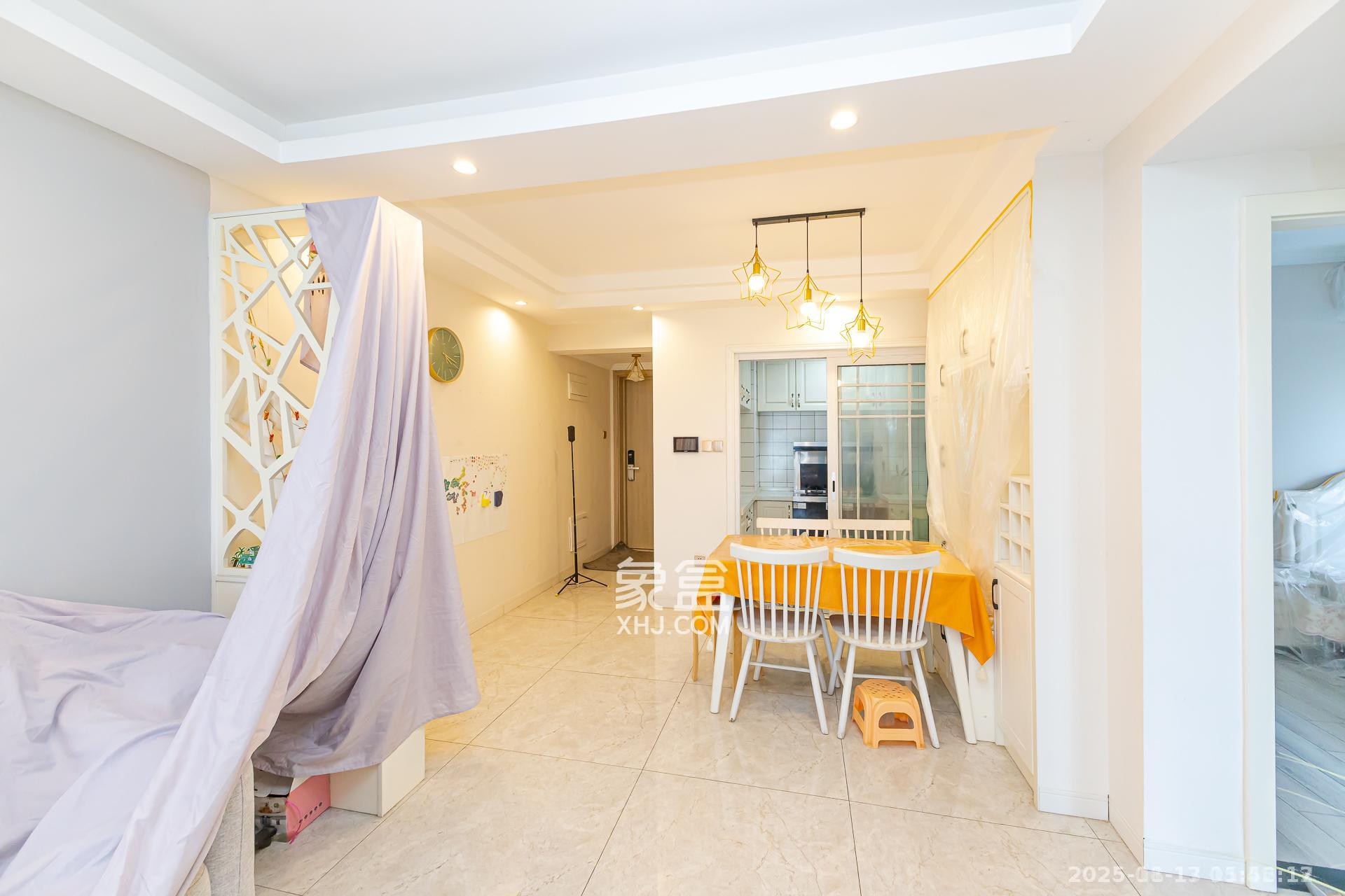 时代倾城三期  2室2厅1卫    2000.0元/月室内图