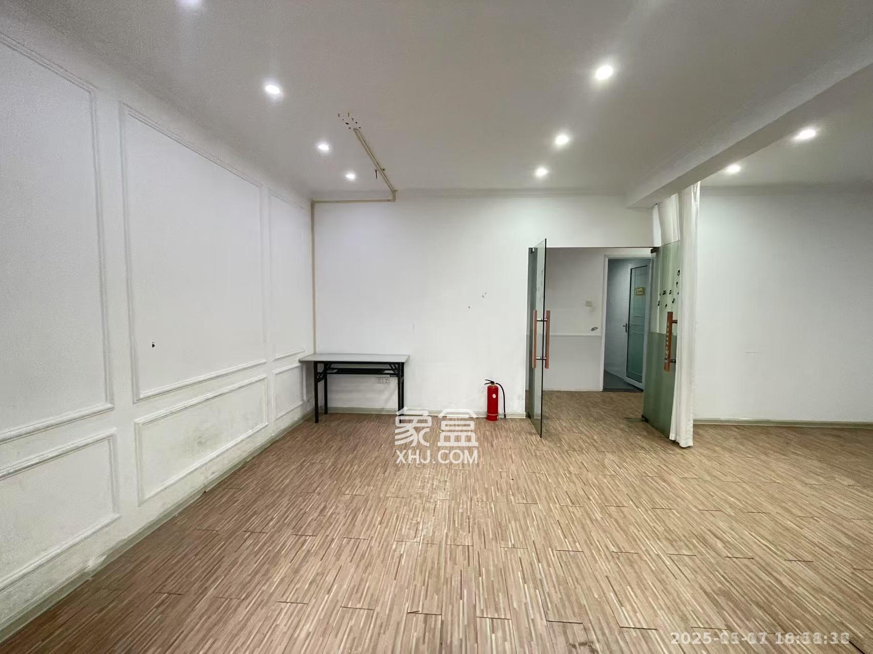 江河双水湾  3室2厅1卫    3000.0元/月室内图