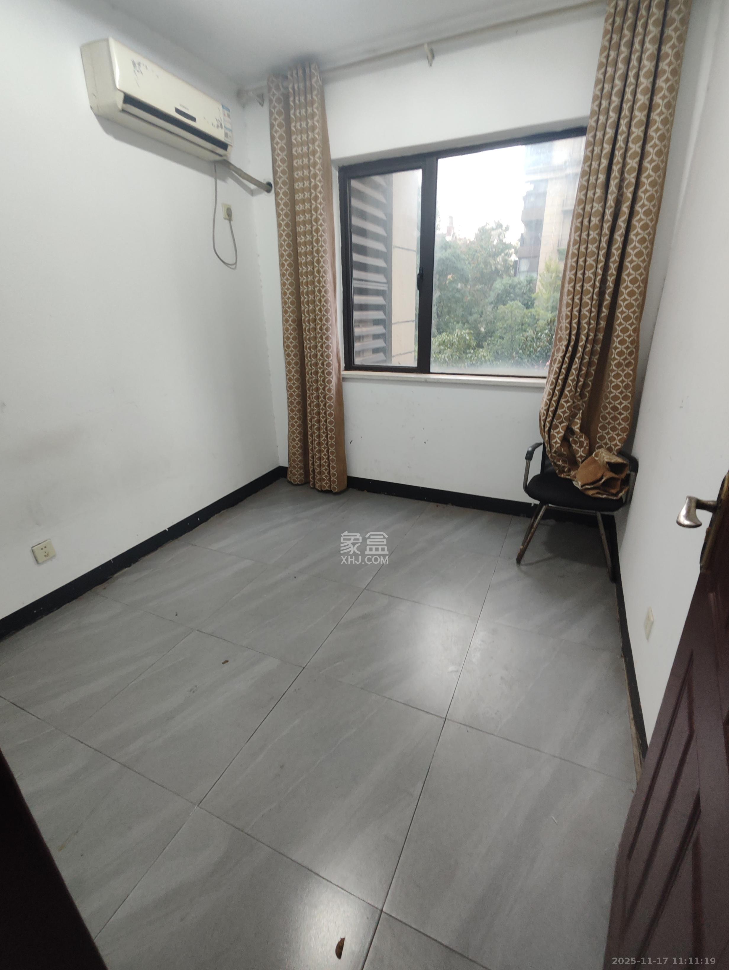 星湖湾一期高层 4室2厅2卫 2890.0元/月 星湖湾一期高层 4室2厅2卫 2890.0元/月室内图