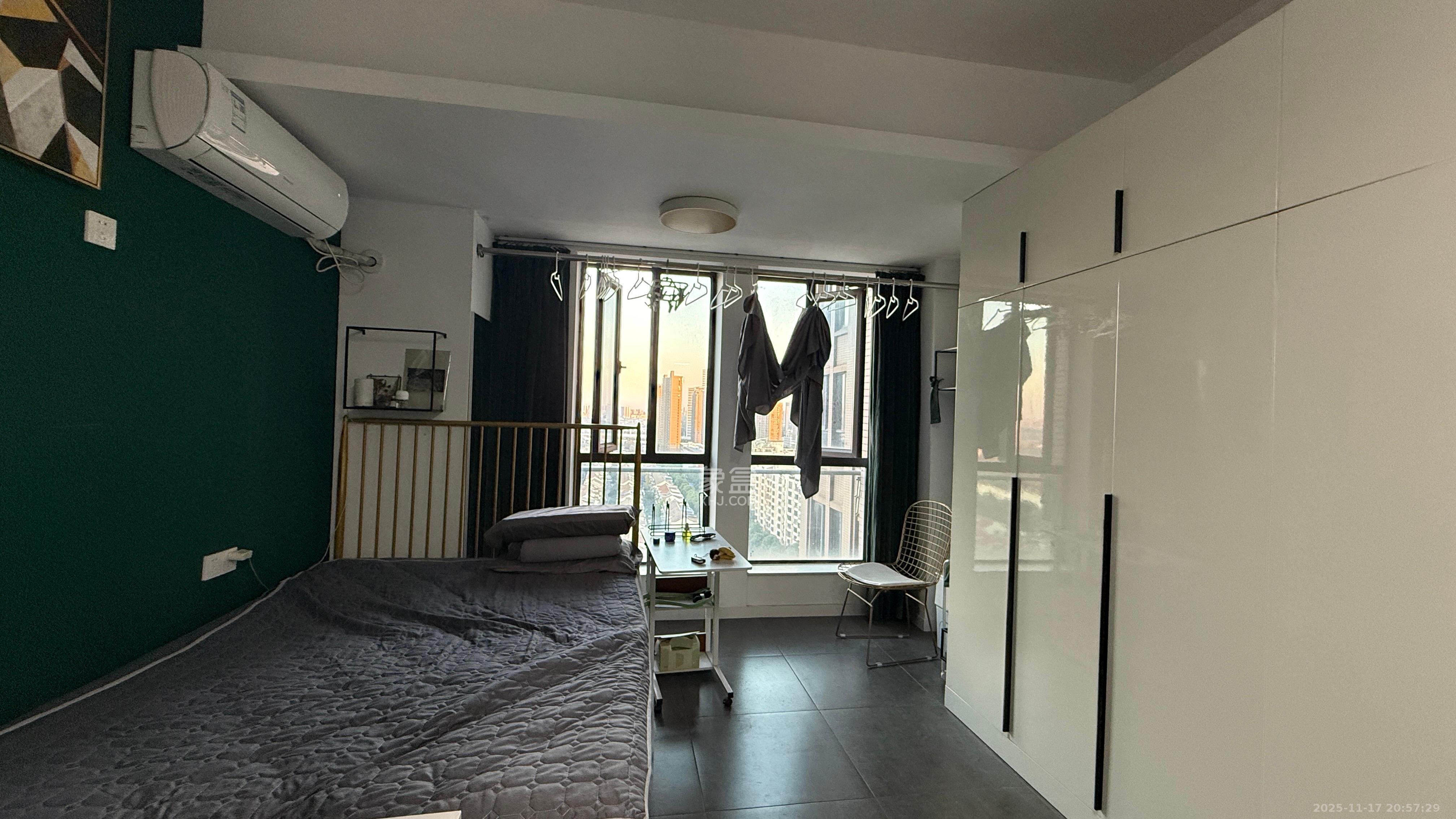 万象凯旋湾  1室1厅1卫    1800.0元/月室内图