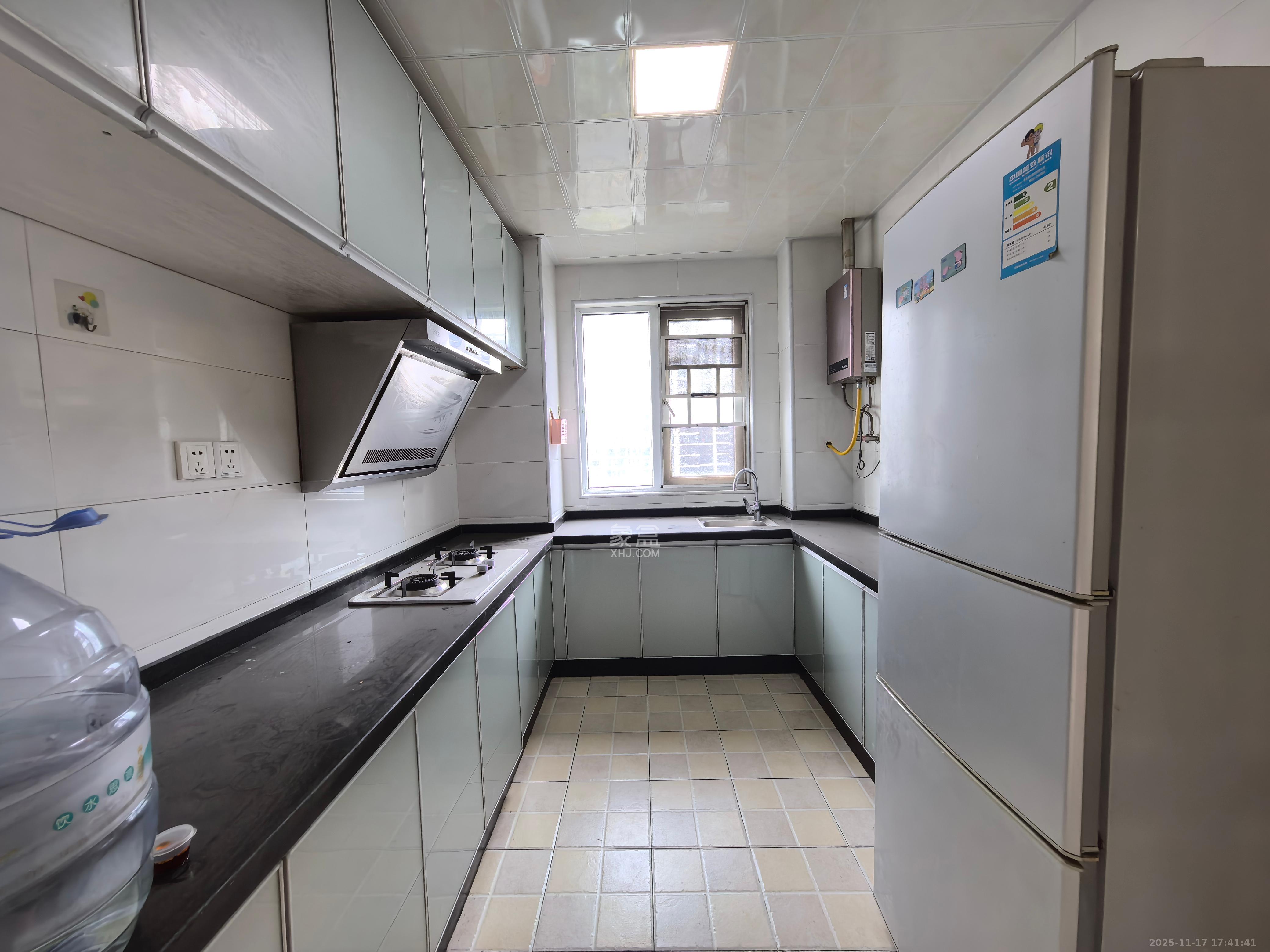 荣盛花语城  3室2厅2卫    2000.0元/月室内图