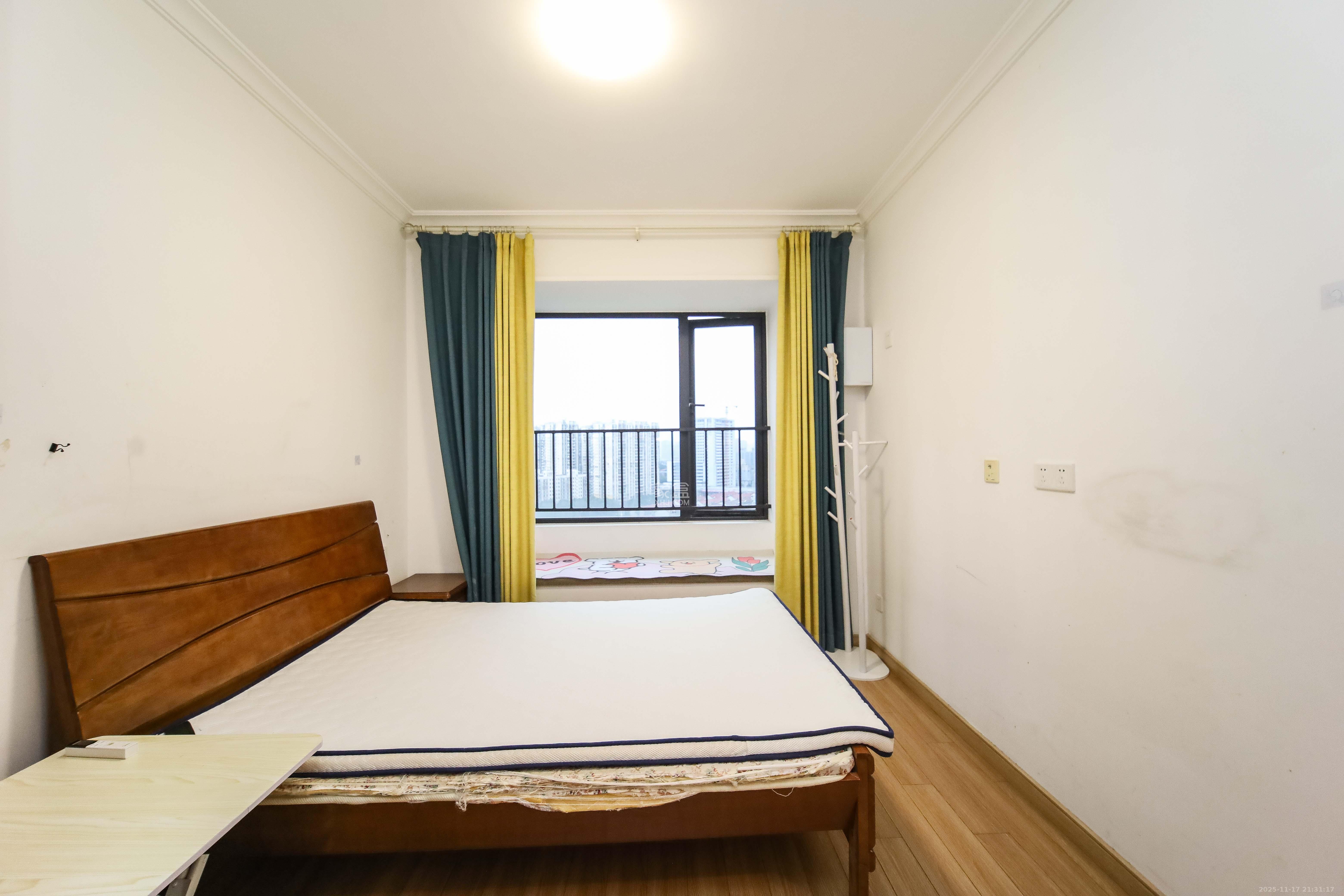 万科金域蓝湾  3室2厅2卫    110.0万卧室