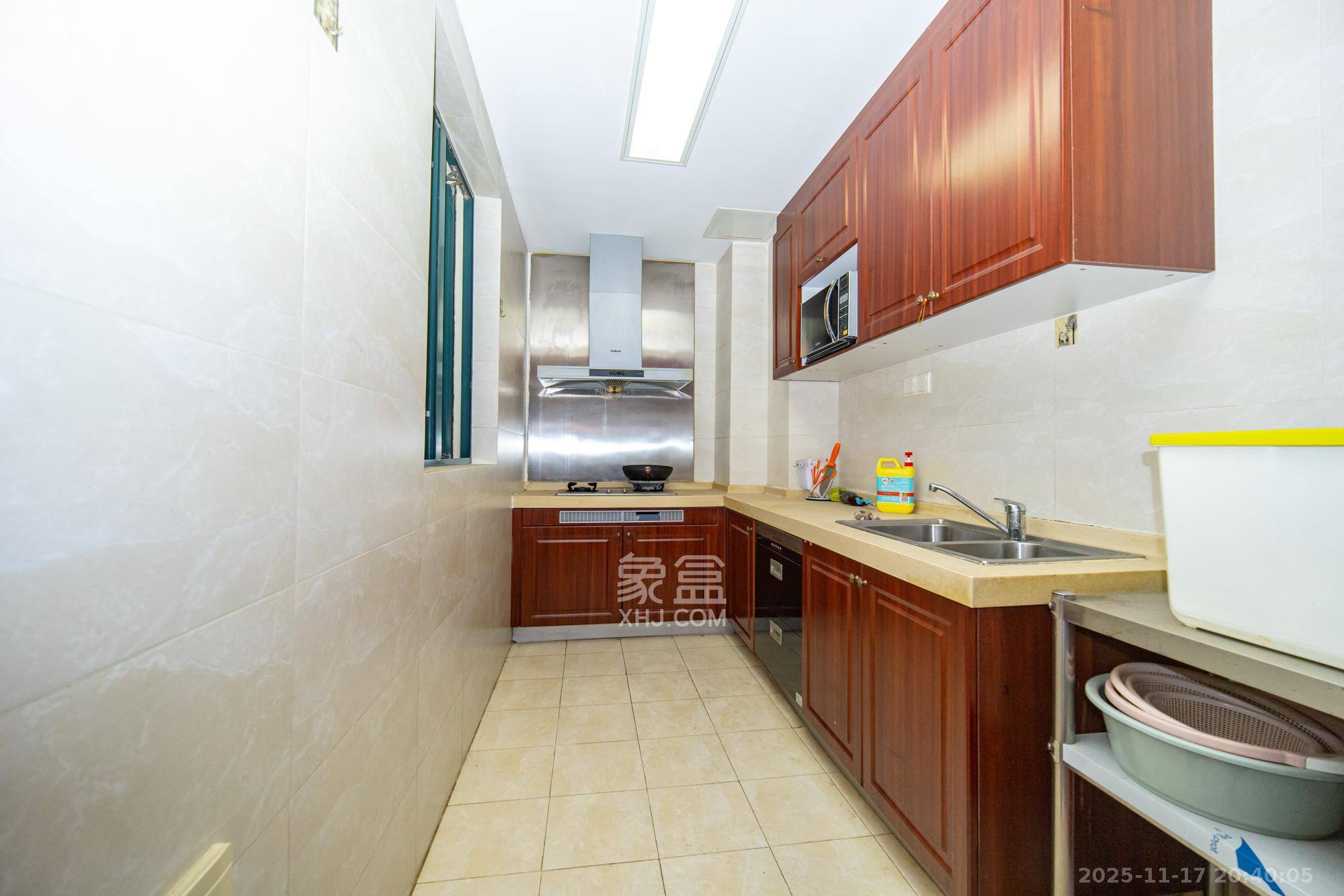 恒大翡翠华庭 3室2厅2卫 91.8万 恒大翡翠华庭 3室2厅2卫 91.8万厨房