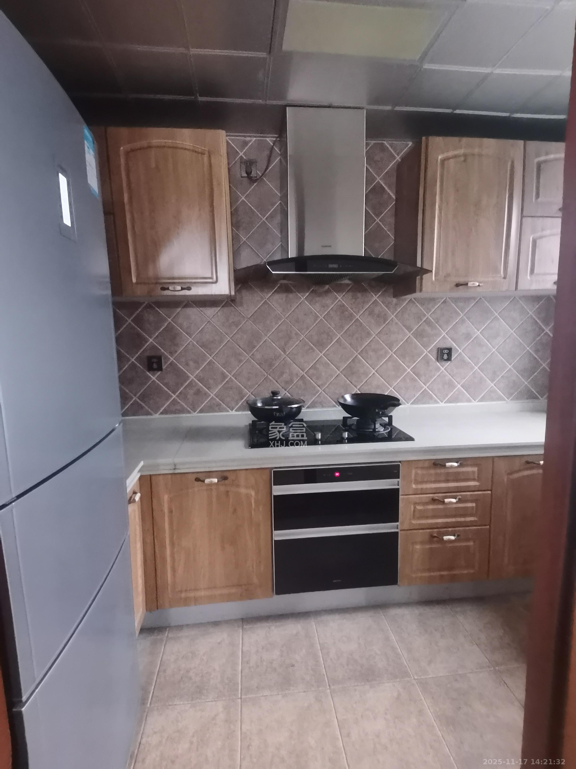 山语城一期  3室2厅2卫    3600.0元/月室内图