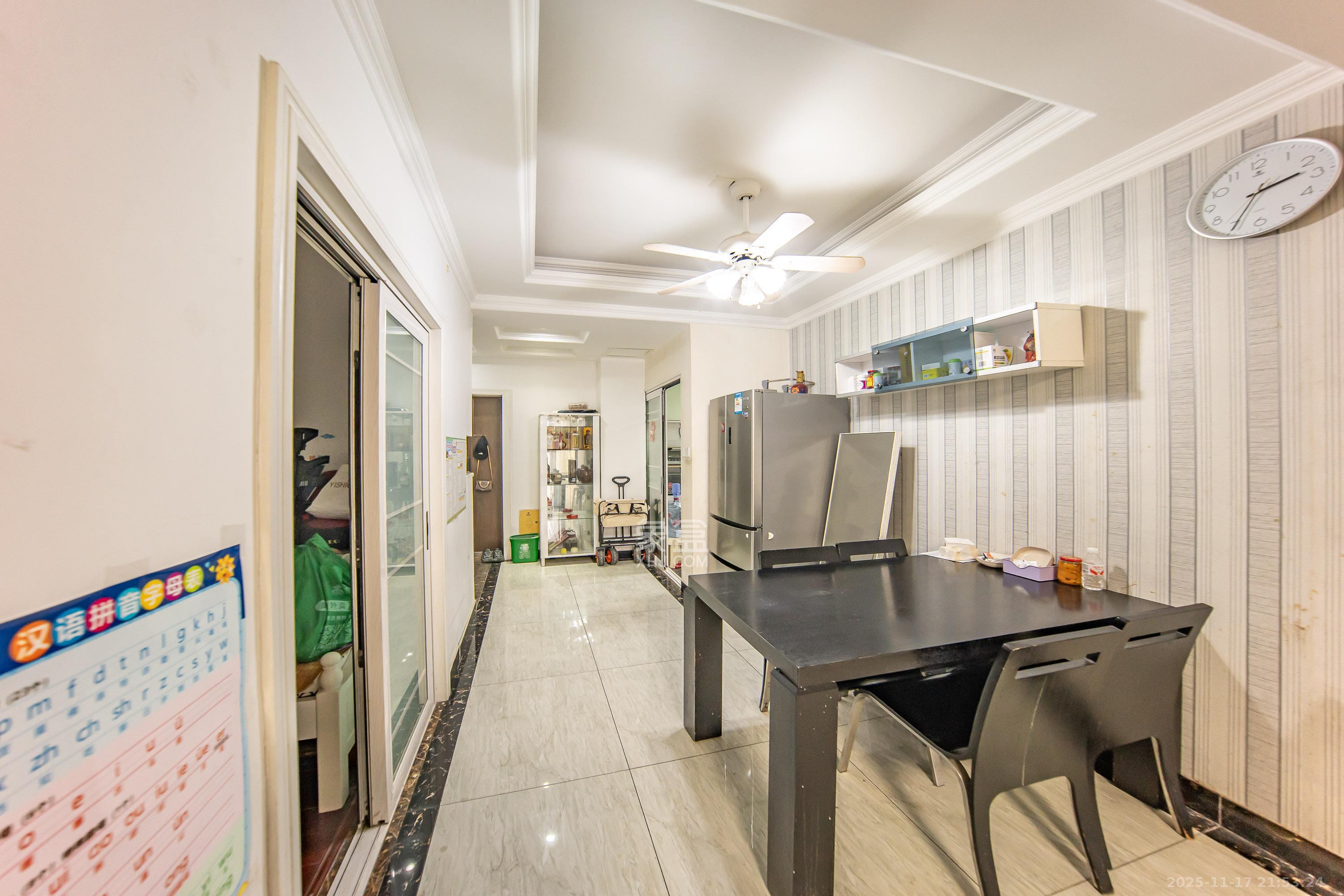 阳光100三期 3室2厅1卫 98.0万 阳光100三期 3室2厅1卫 98.0万客厅