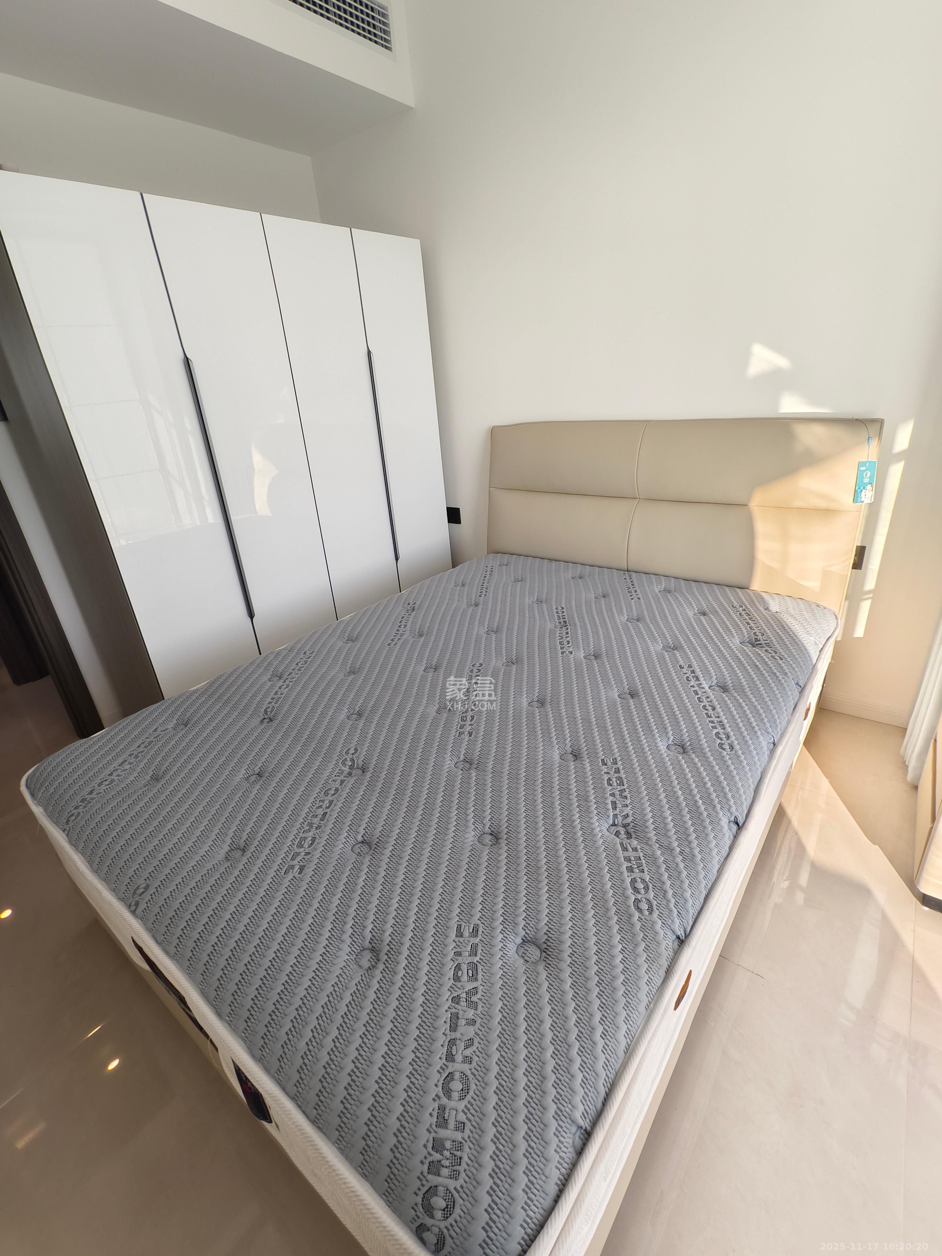 绿地V岛 3室2厅2卫 4000.0元/月 绿地V岛 3室2厅2卫 4000.0元/月室内图