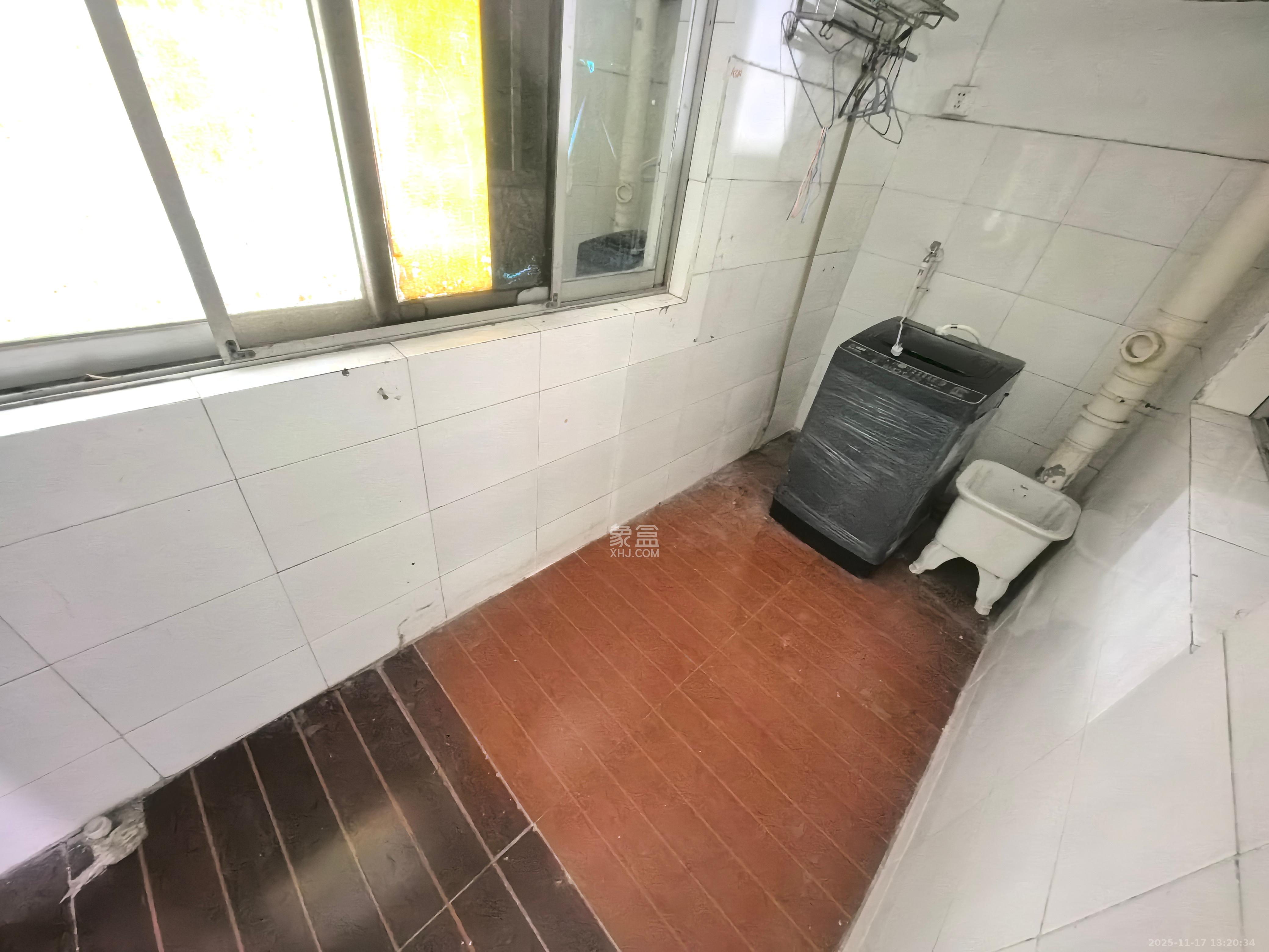 中南汽车世界  2室2厅1卫    1200.0元/月室内图