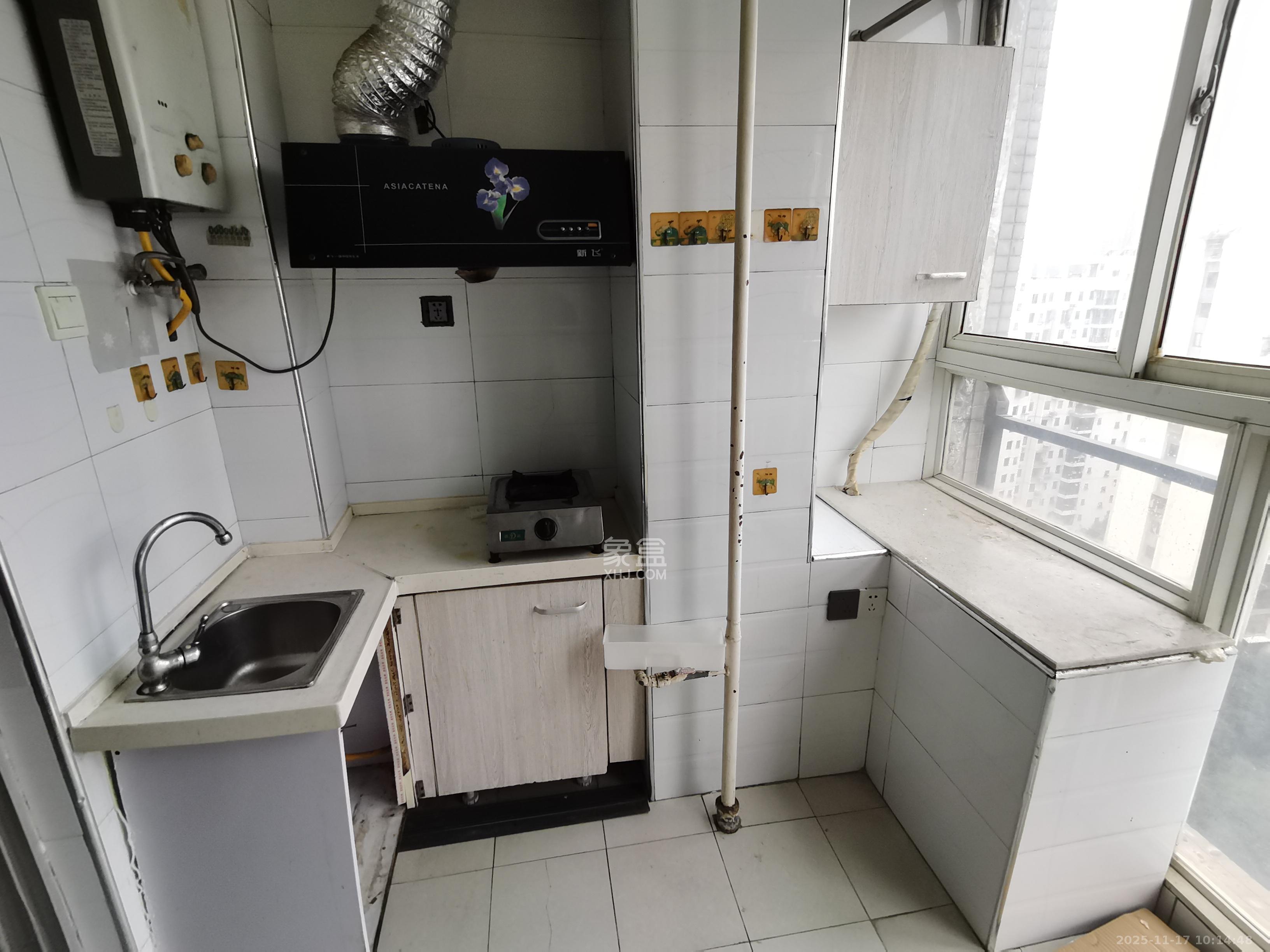 观湖公寓  1室2厅1卫    1400.0元/月室内图