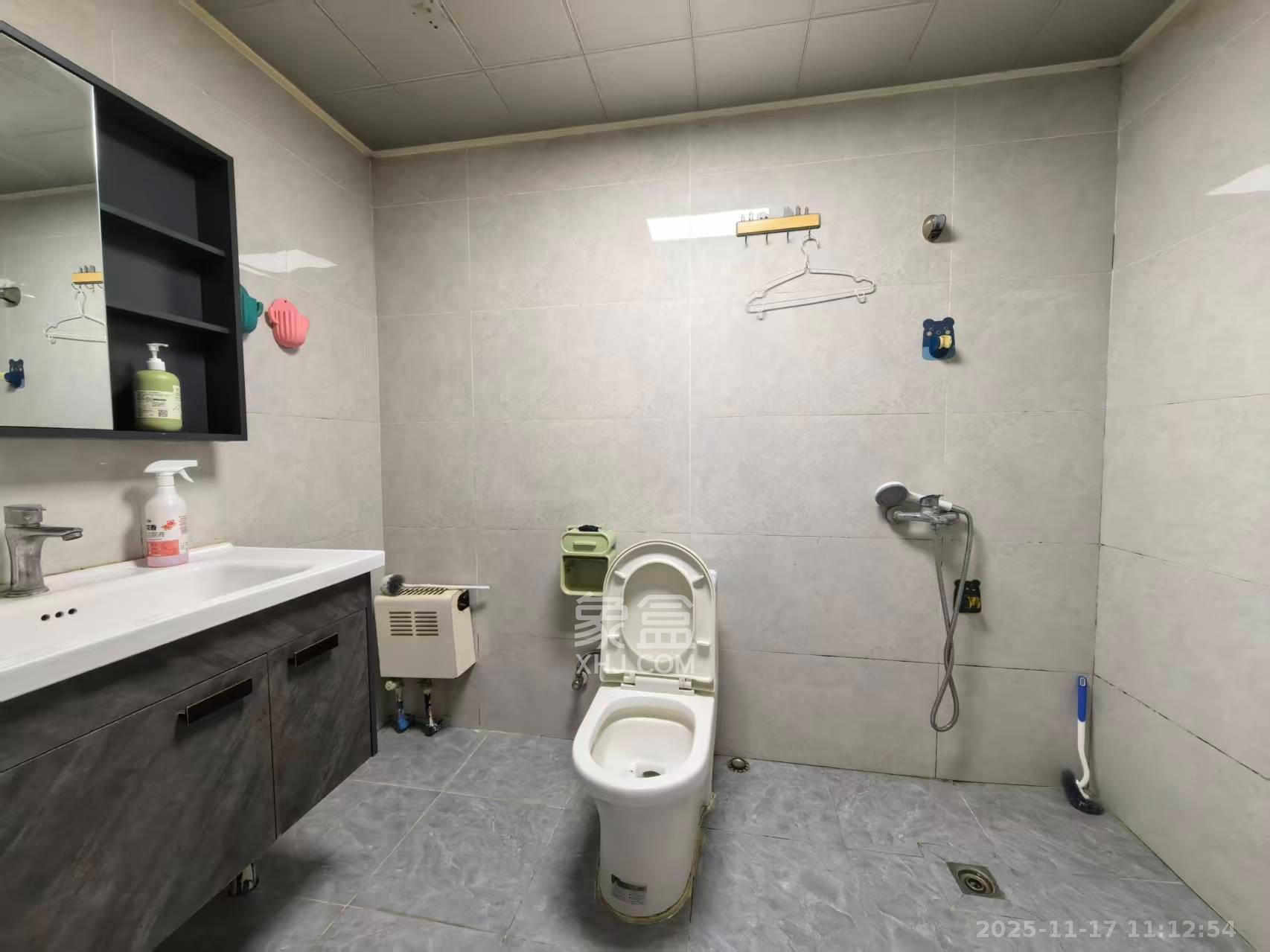 怡海星城  1室1厅1卫    1000.0元/月室内图