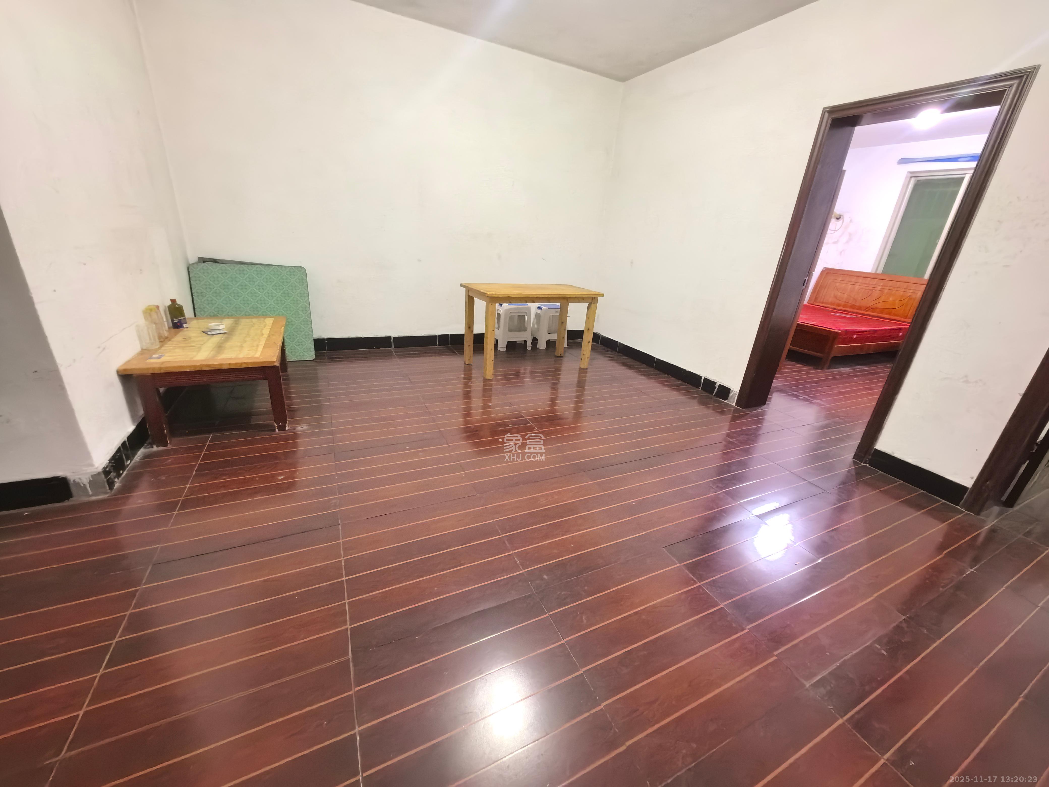 中南汽车世界  2室2厅1卫    1200.0元/月