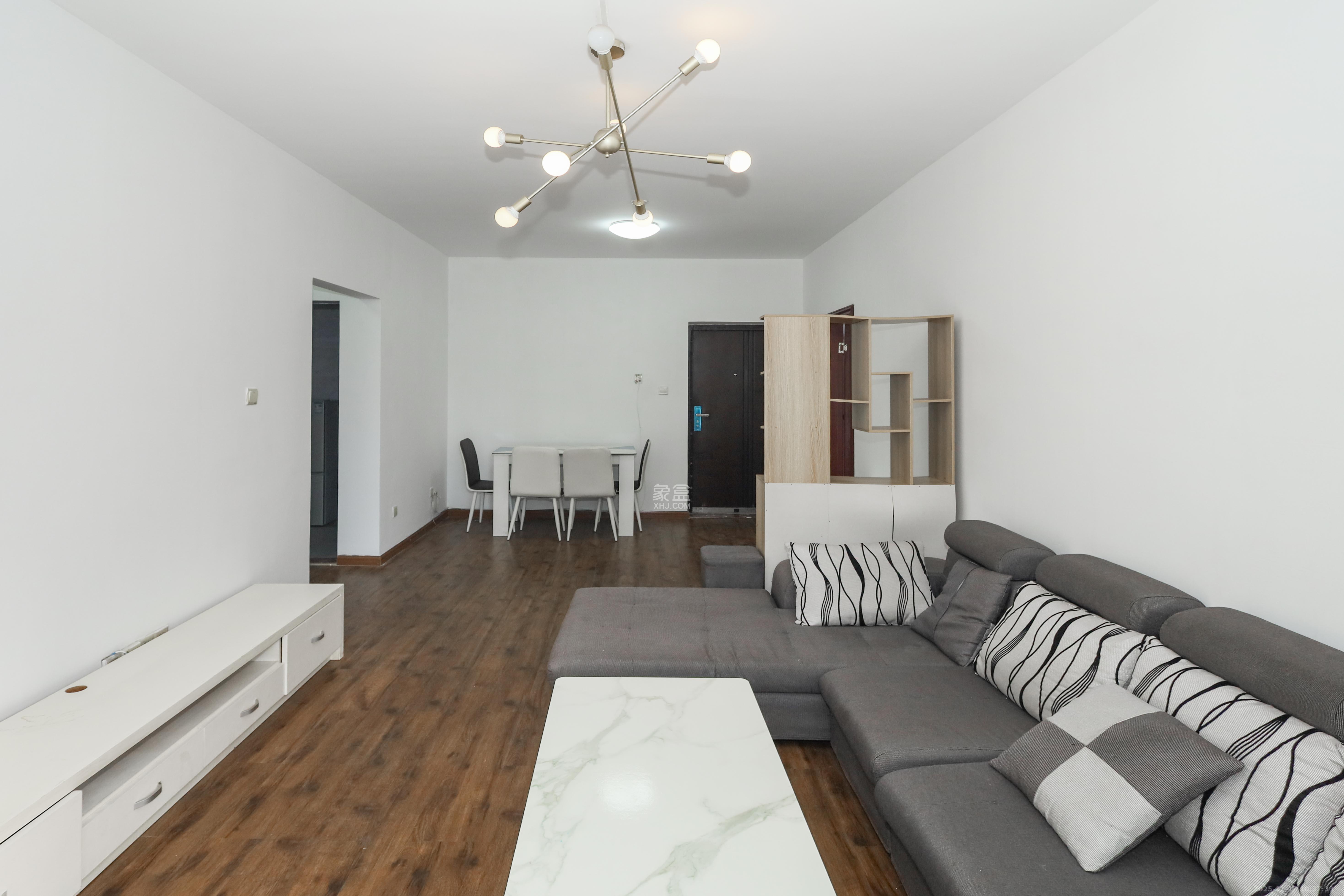 保利麓谷林语A区  2室2厅1卫    2100.0元/月室内图