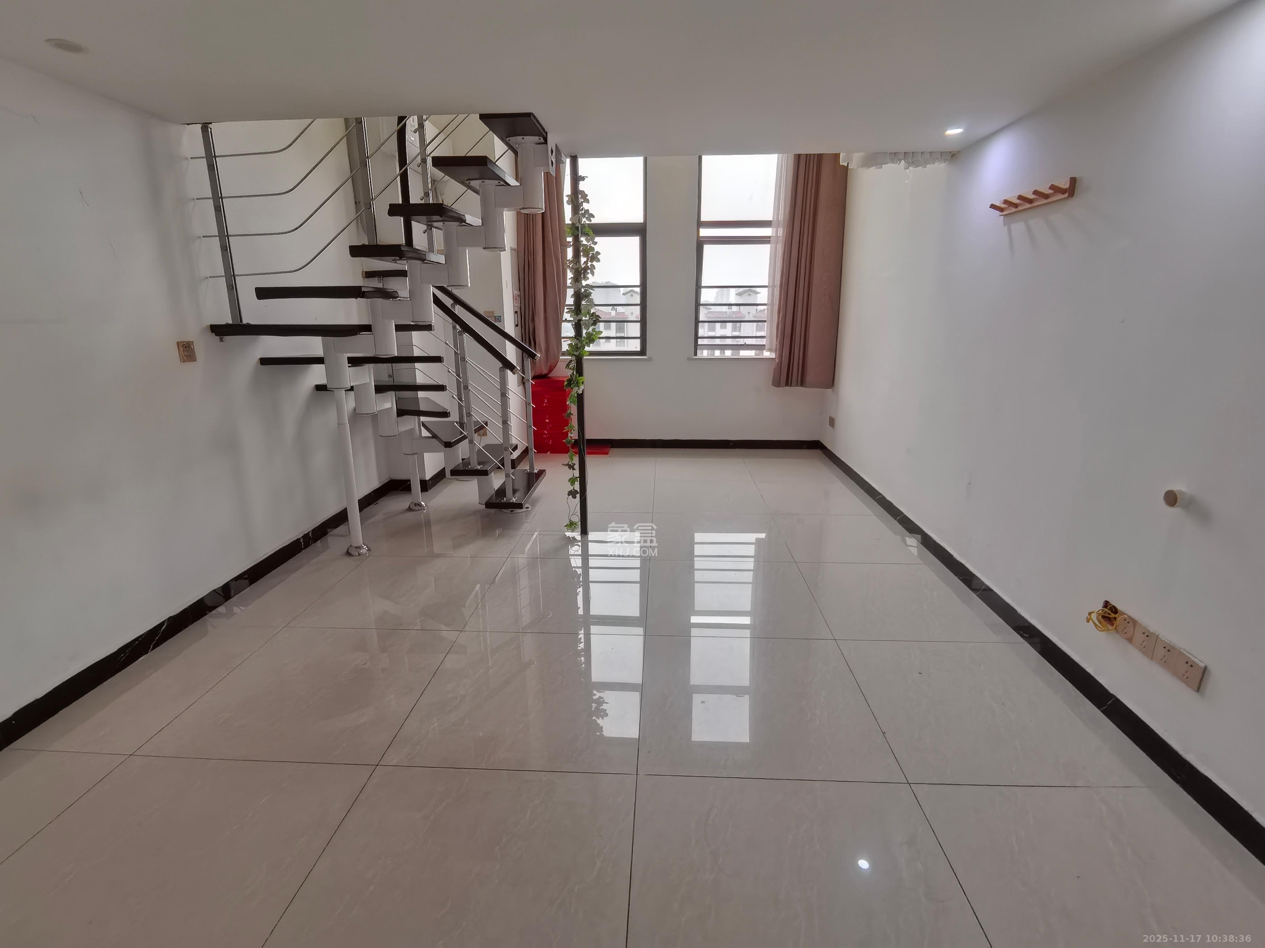 华润置地广场二期  2室2厅1卫    1800.0元/月