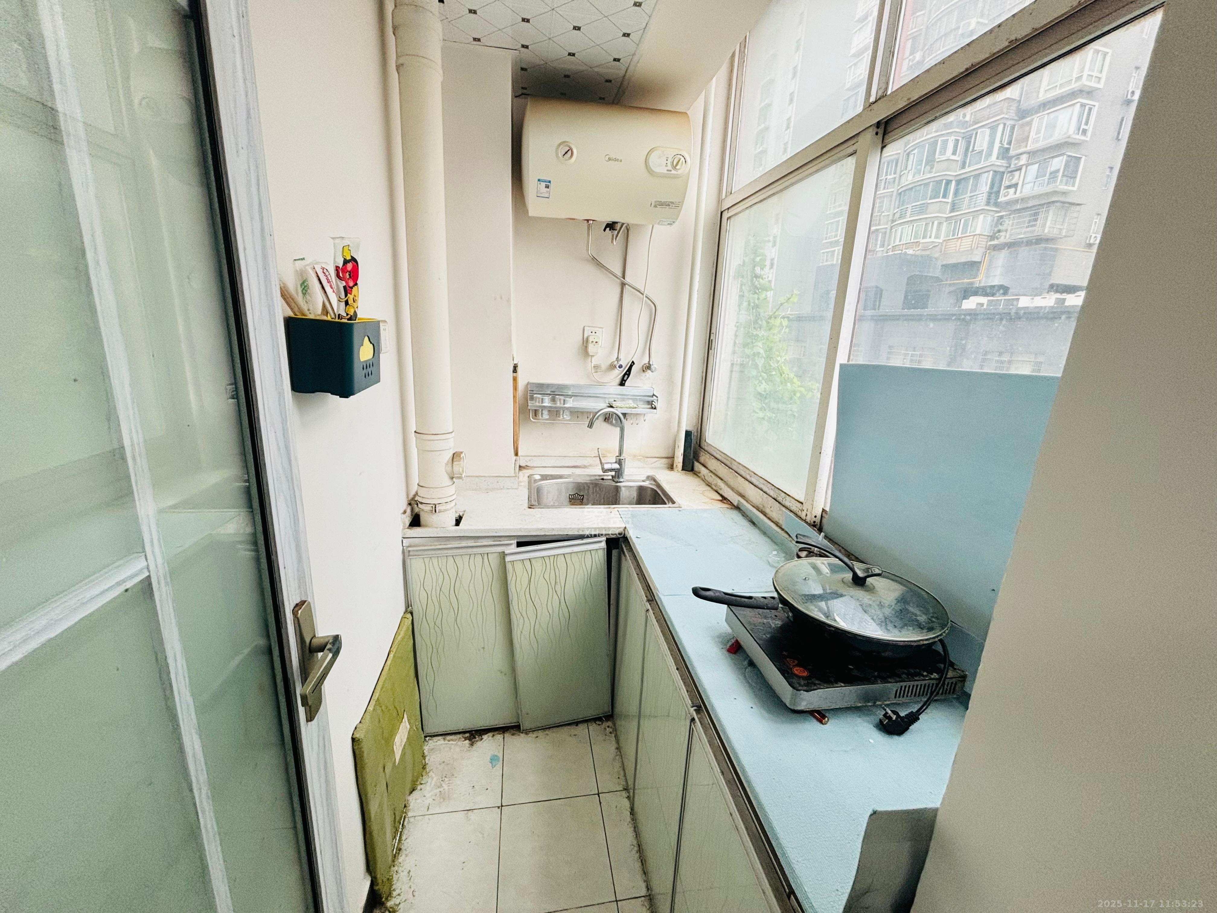 青和上座（上味舫大厦）  1室0厅1卫    1600.0元/月室内图