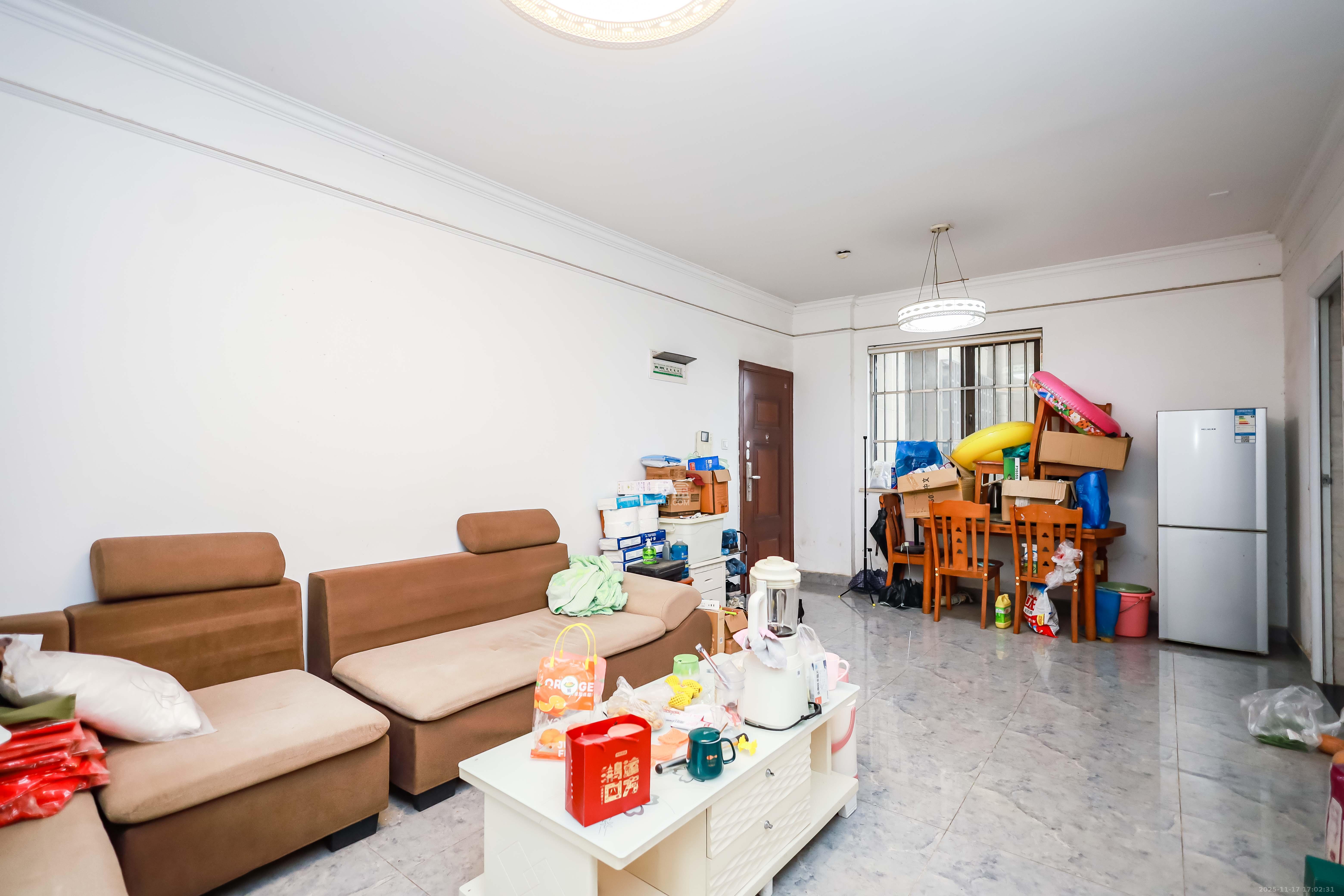 卓越蔚蓝海岸三期 3室2厅1卫 78.0万 卓越蔚蓝海岸三期 3室2厅1卫 78.0万客厅