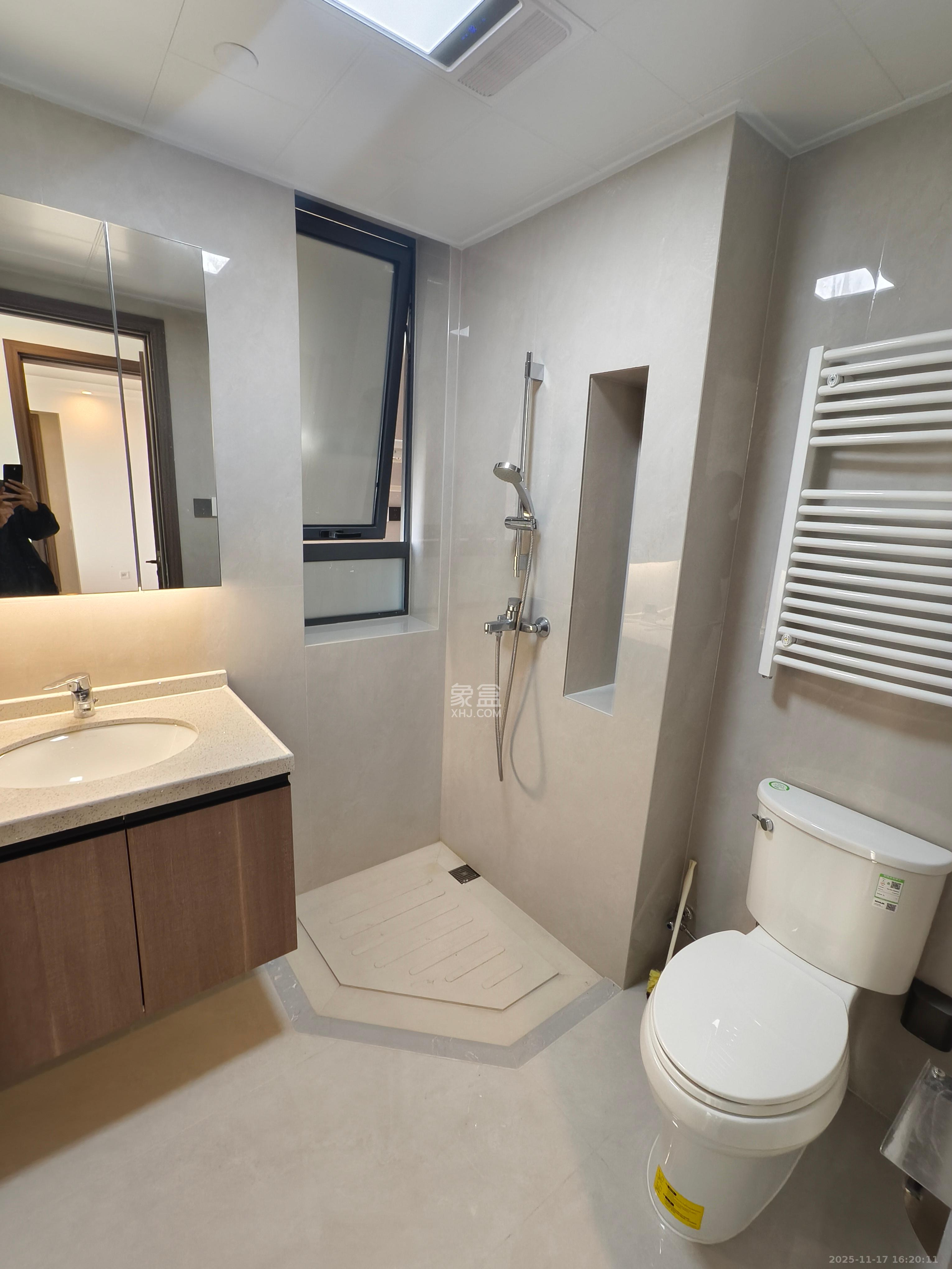 绿地V岛 3室2厅2卫 4000.0元/月 绿地V岛 3室2厅2卫 4000.0元/月室内图