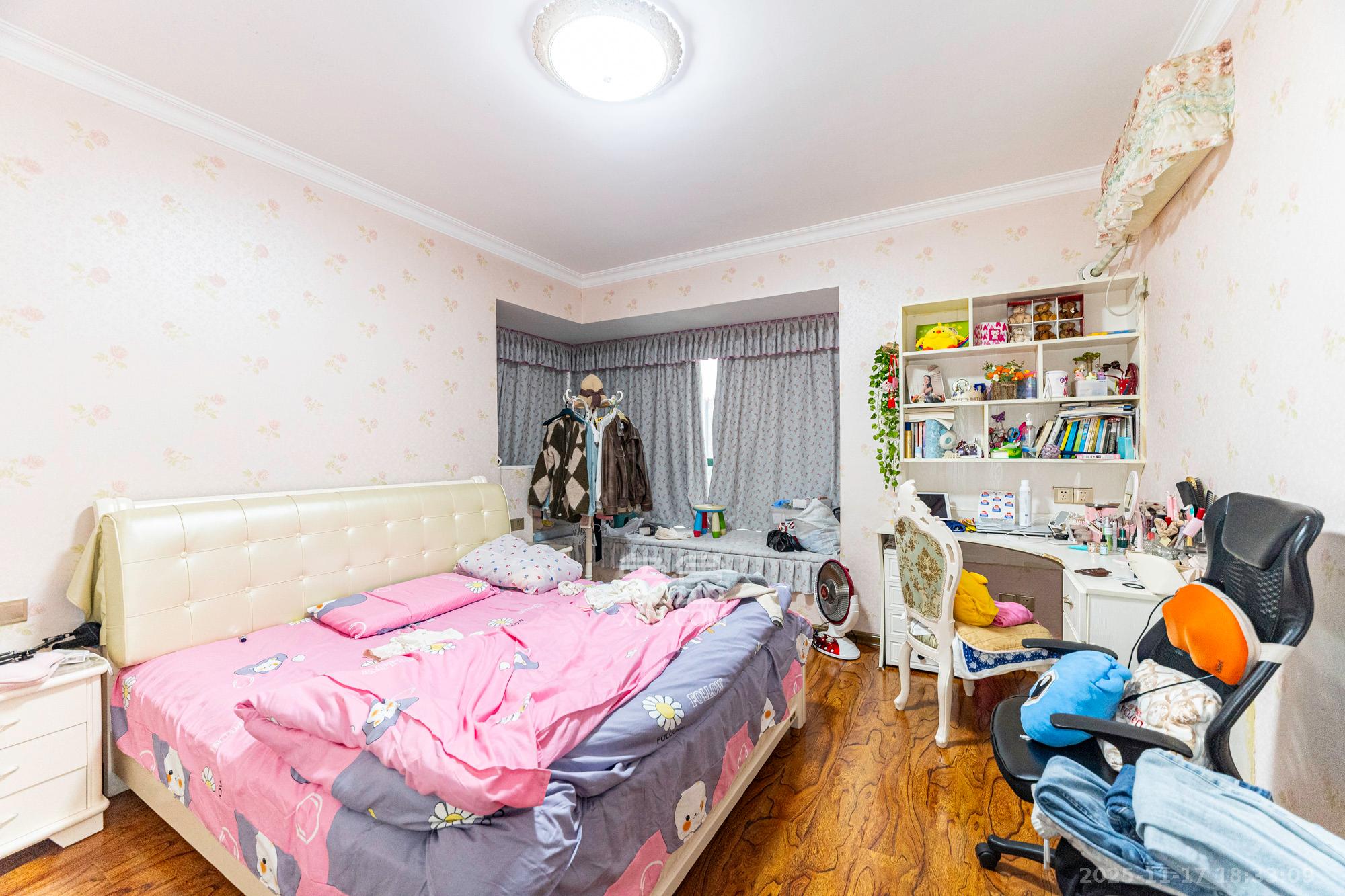 绿洲花园 3室2厅2卫 118.0万 绿洲花园 3室2厅2卫 118.0万卧室