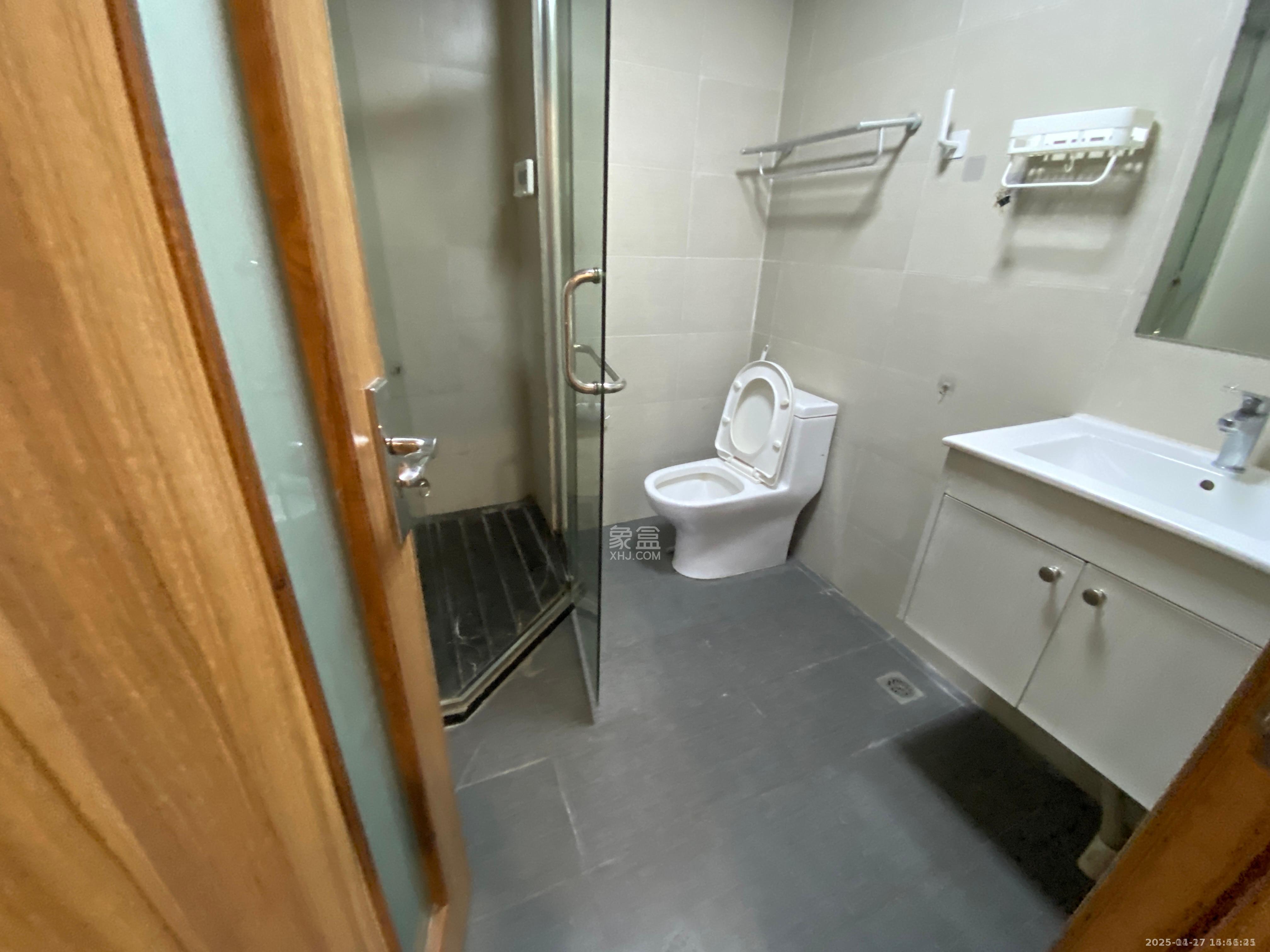 中泰财富湘江  1室1厅1卫    1400.0元/月