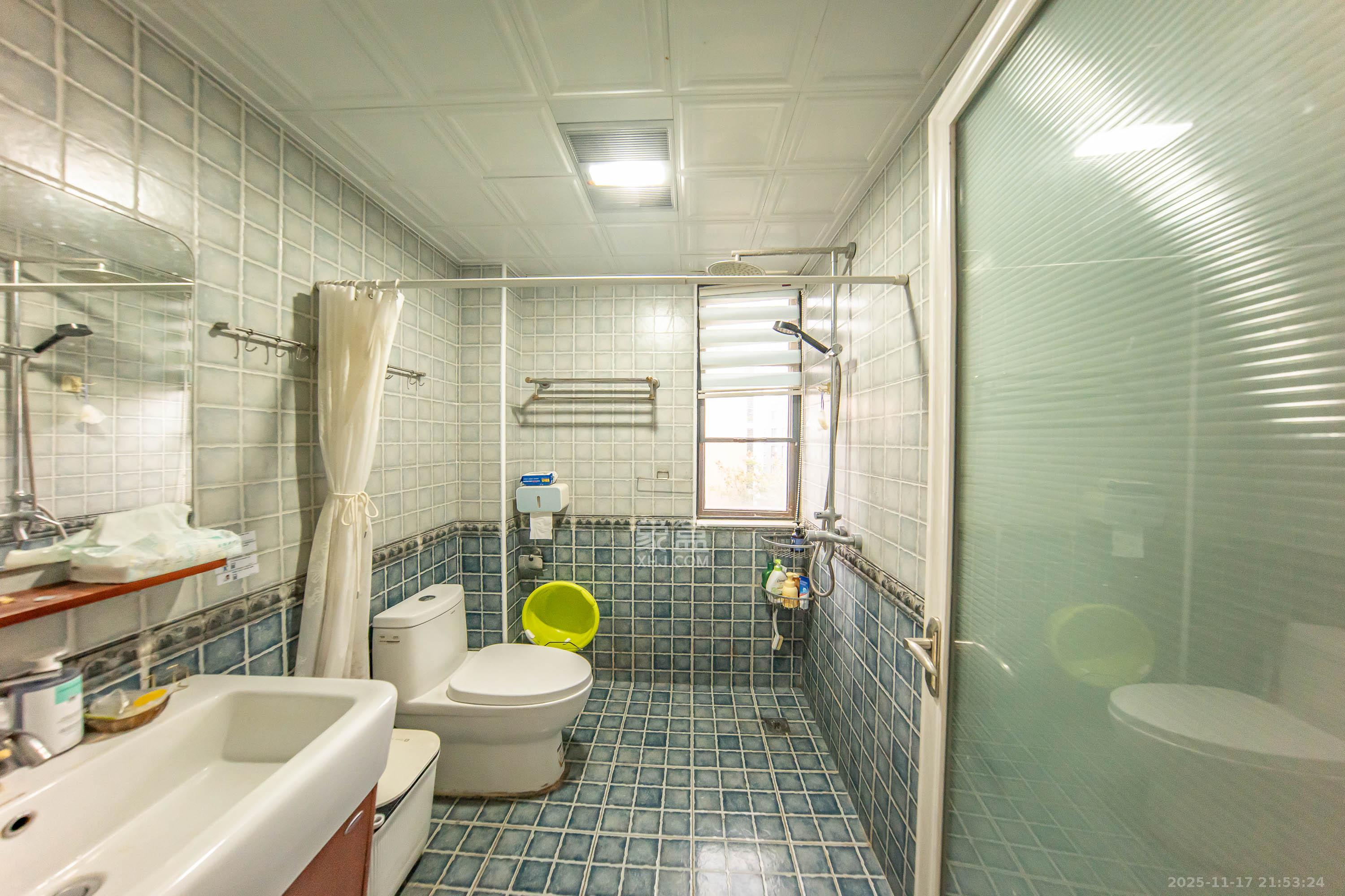 阳光100三期 3室2厅1卫 98.0万 阳光100三期 3室2厅1卫 98.0万卫生间