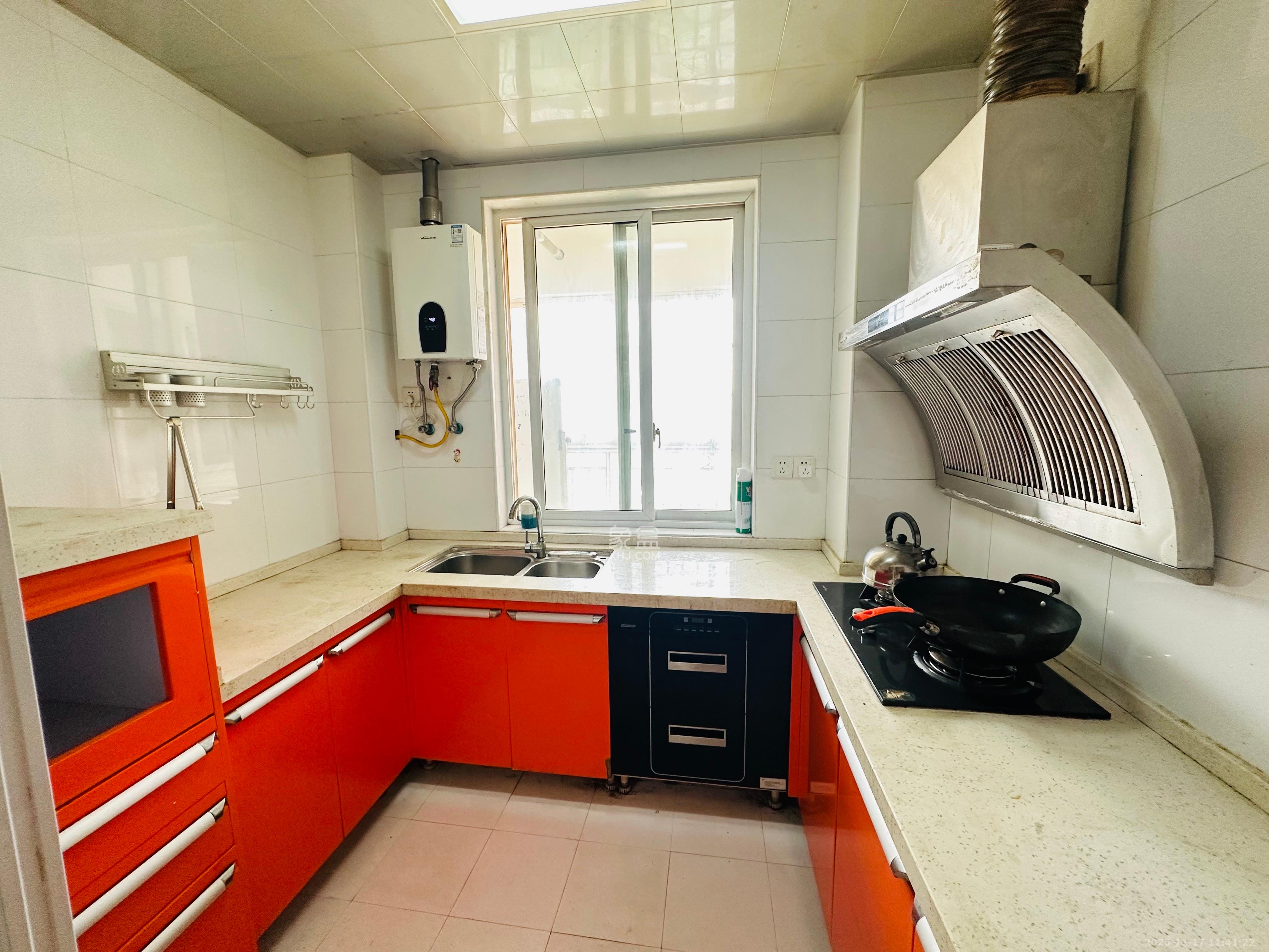 上河国际C区  3室2厅2卫    2300.0元/月室内图