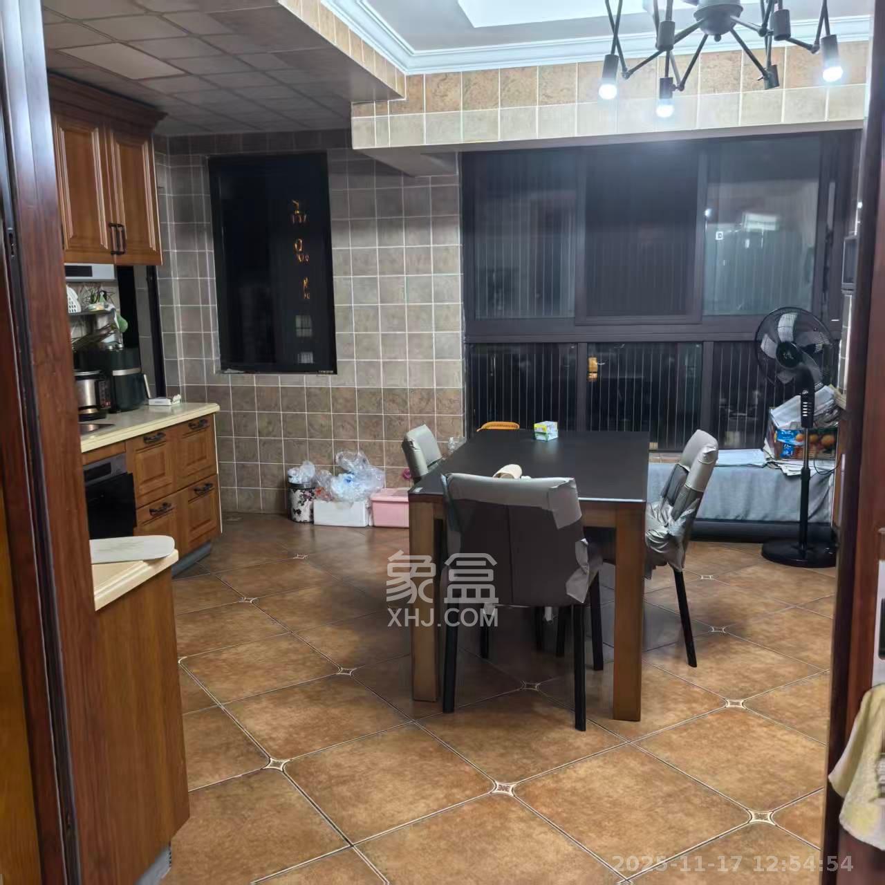 绿地中央广场  3室2厅2卫    3500.0元/月室内图