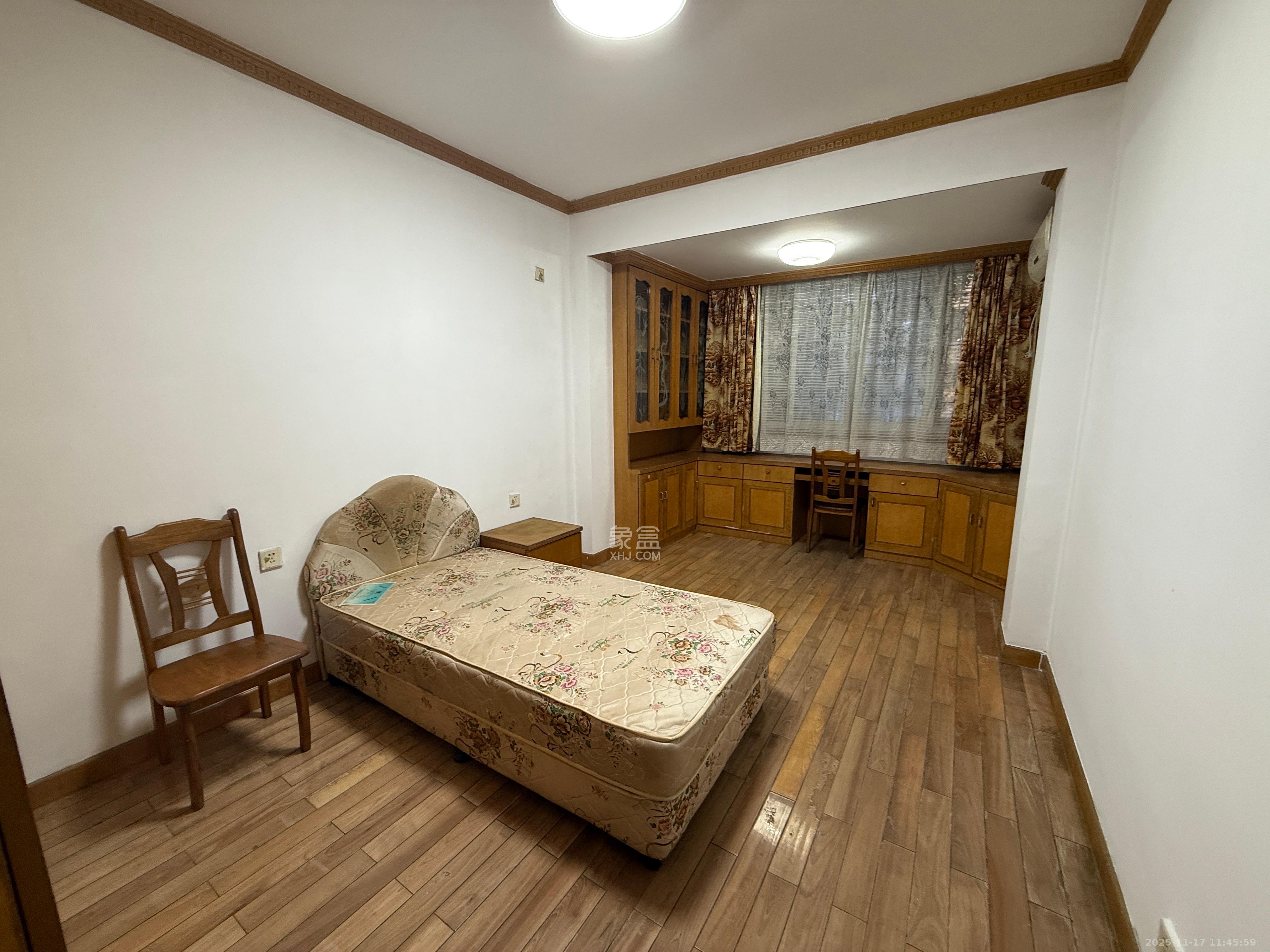 六堆子散盘  3室2厅2卫    2800.0元/月室内图