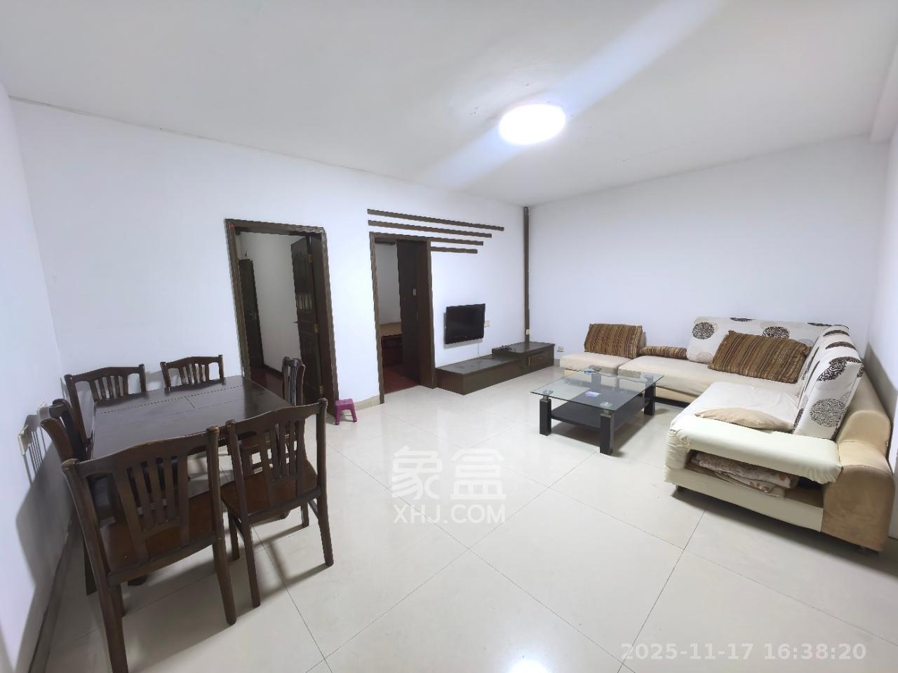 中南汽车世界  3室2厅1卫    1400.0元/月