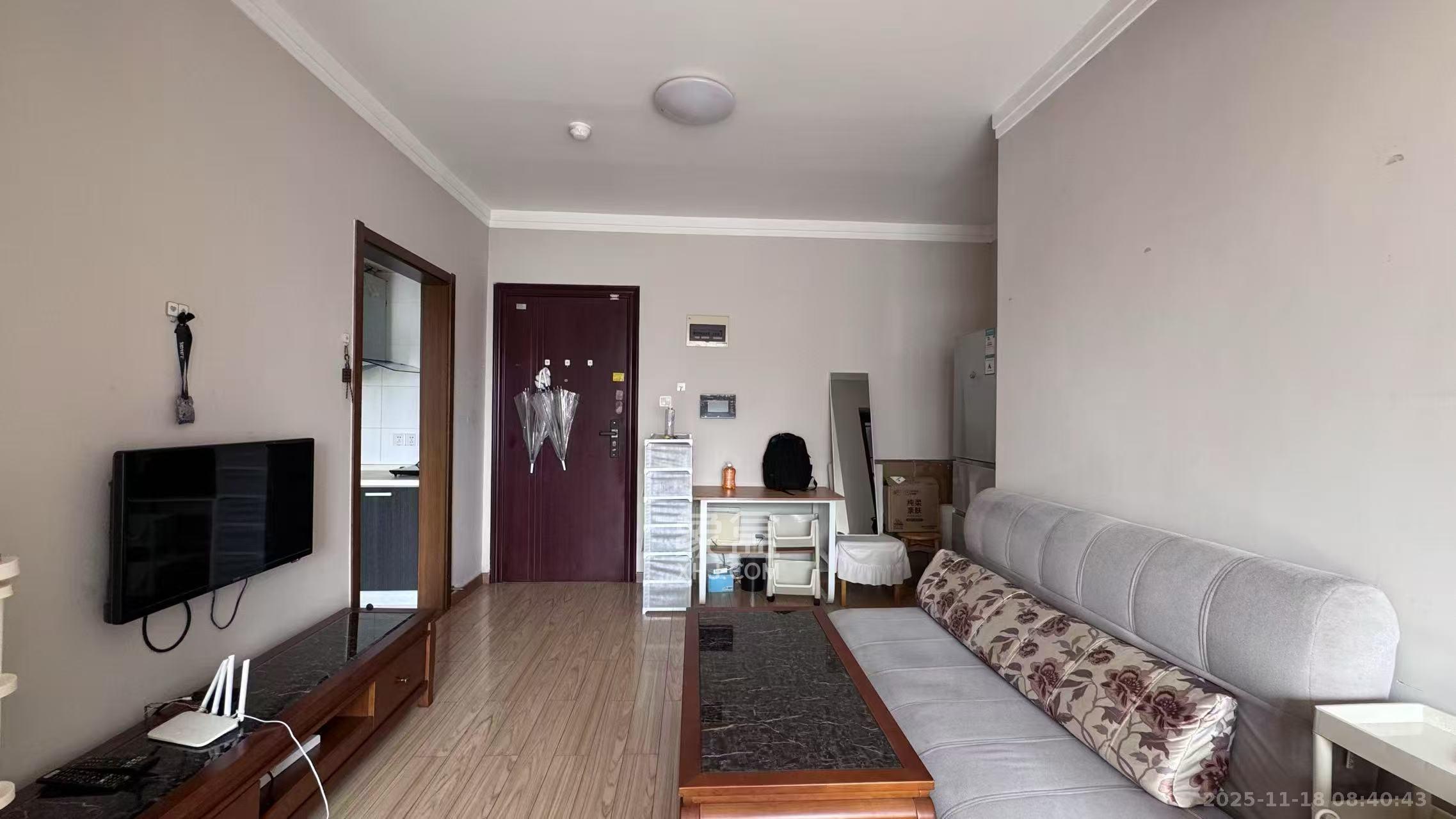 藏珑湖上国际花园  1室1厅1卫    1700.0元/月室内图