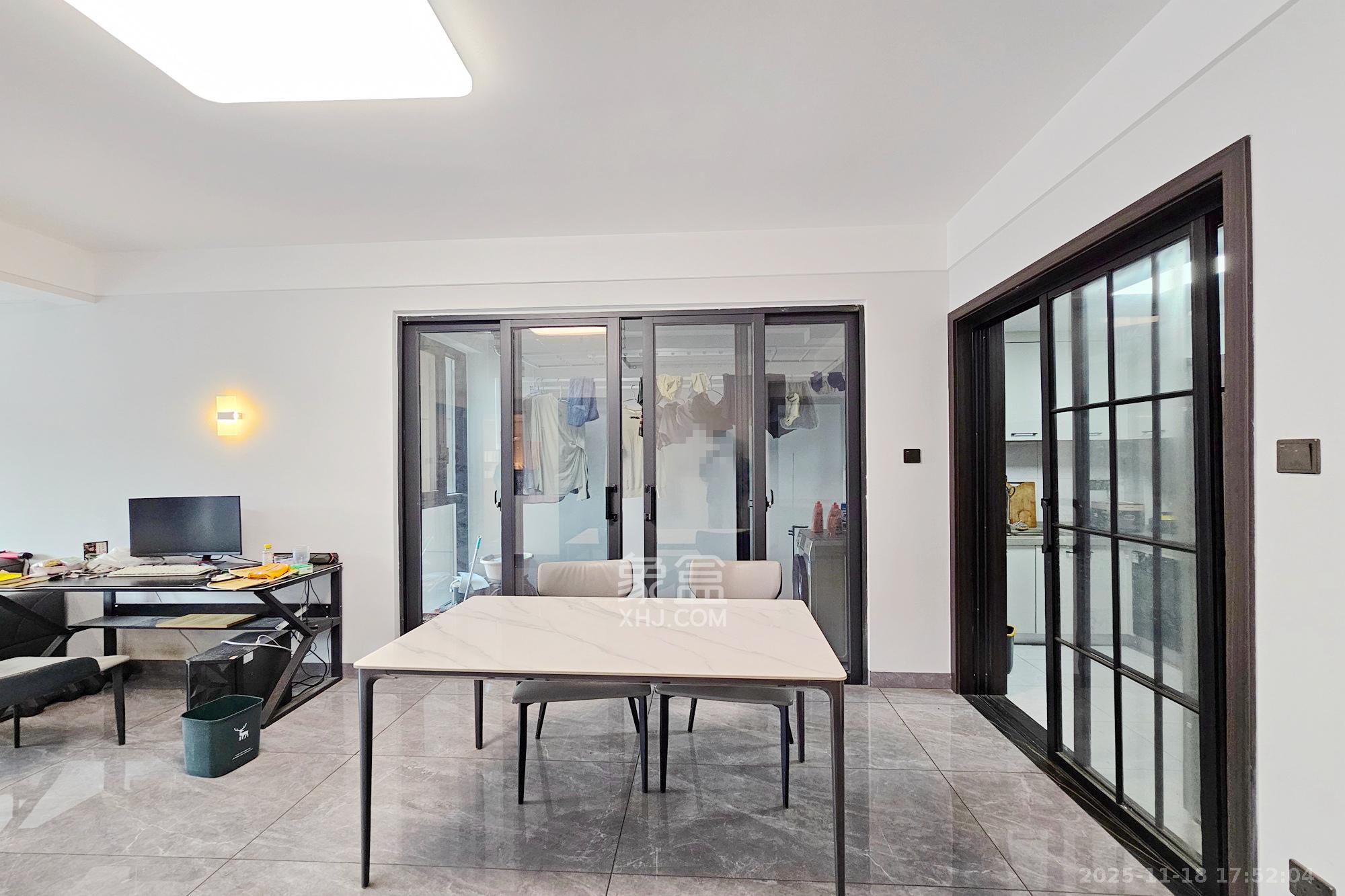 长房东旭国际 3室2厅1卫 110.0万 长房东旭国际 3室2厅1卫 110.0万客厅