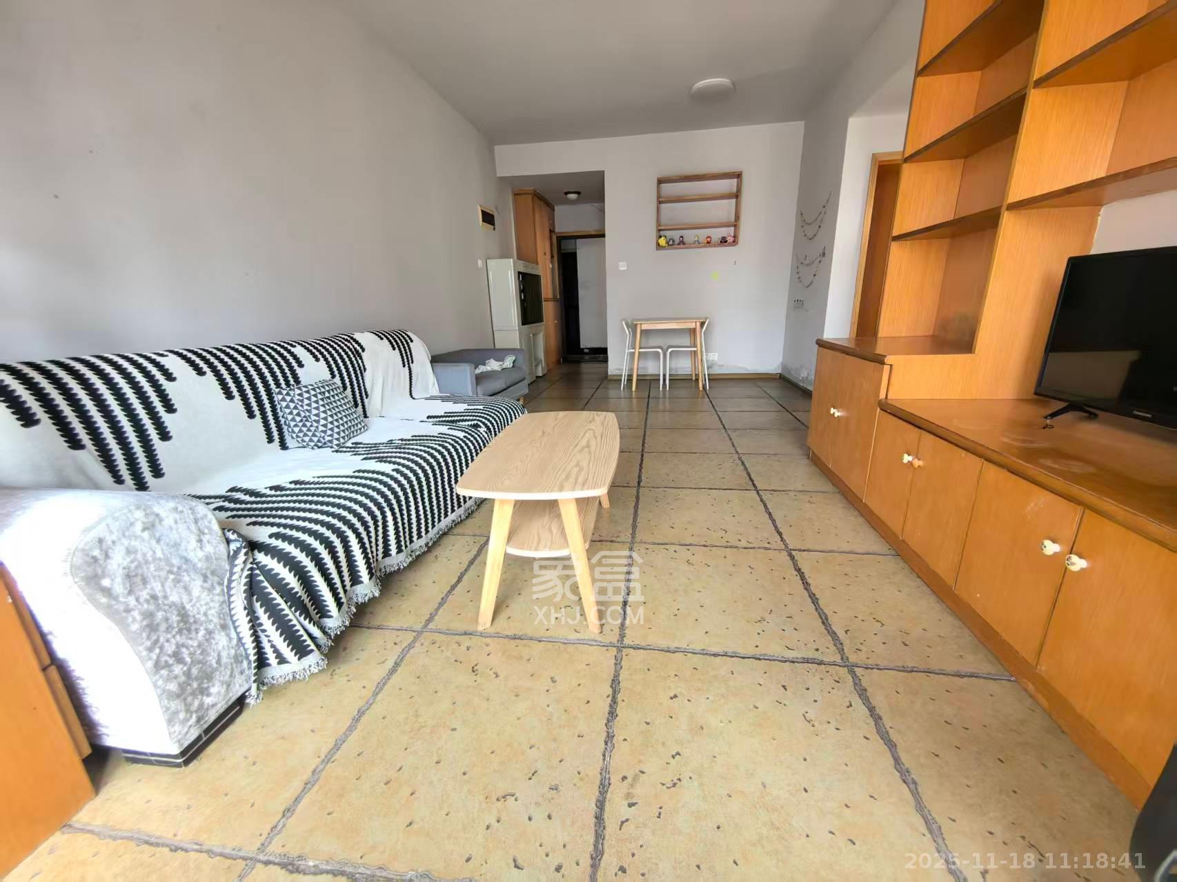 童话里  2室2厅1卫    1700.0元/月室内图1