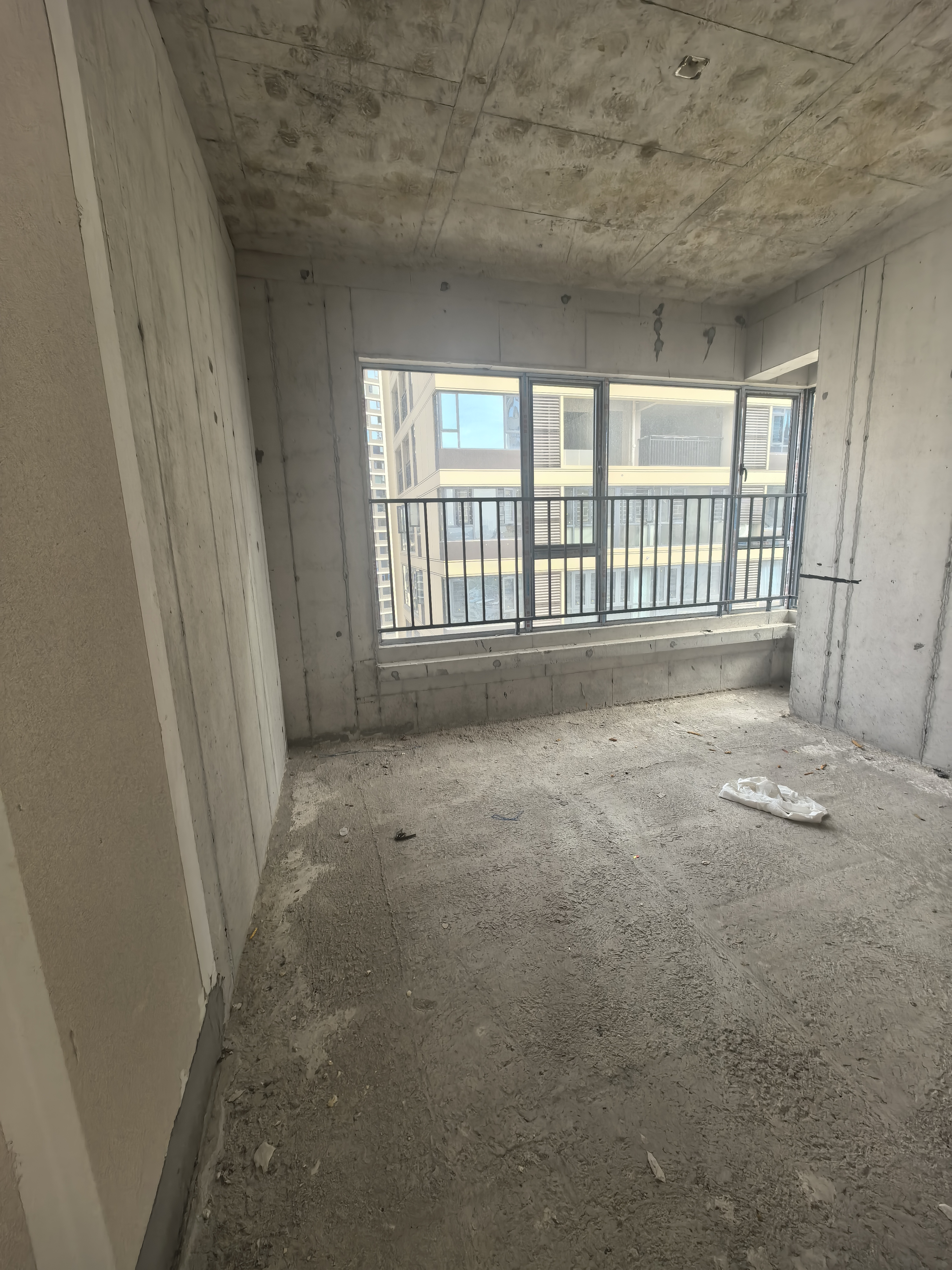 湘中府央玺  1室0厅0卫    92.0万客厅