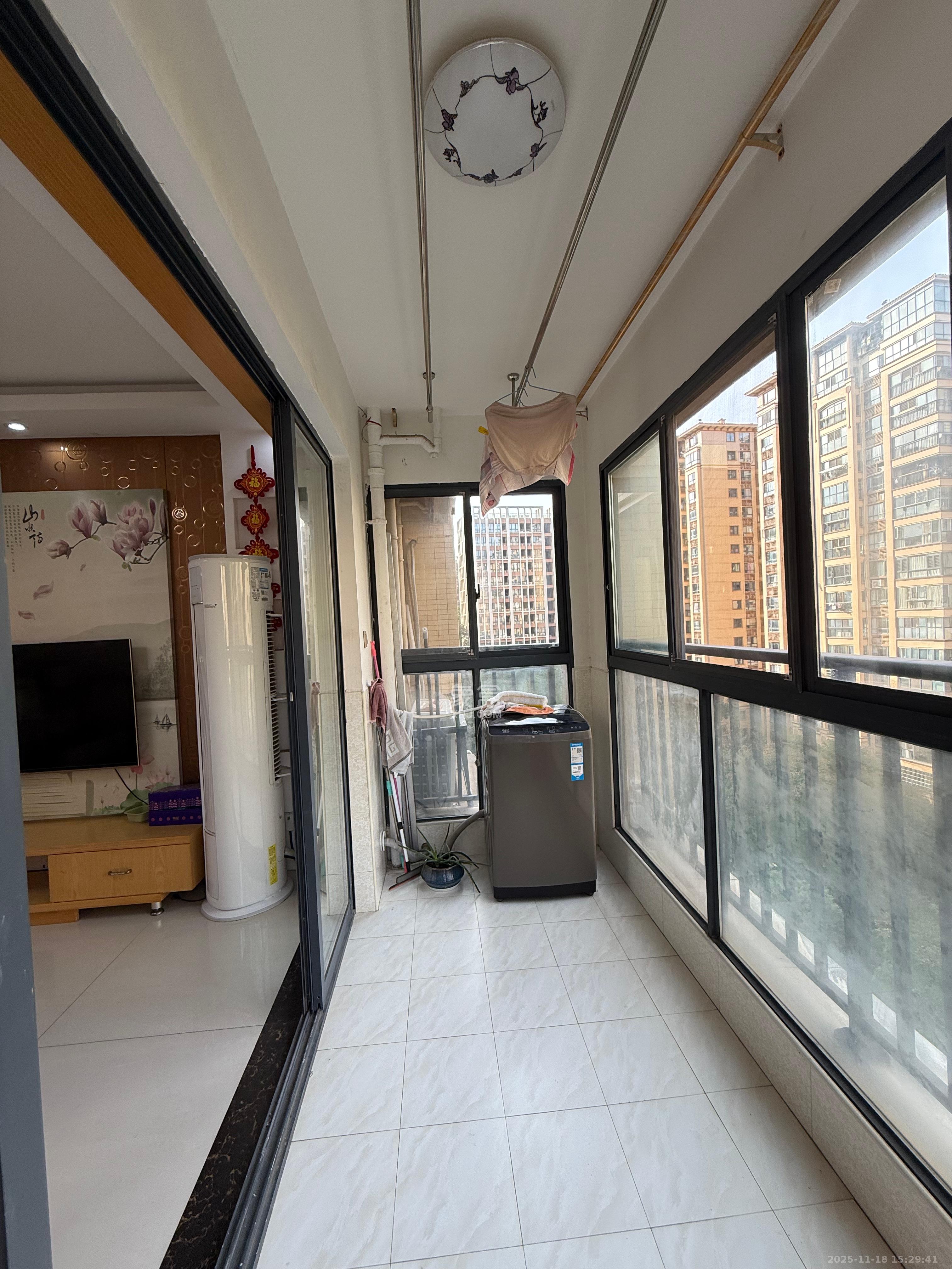 中建芙蓉嘉苑  3室2厅2卫    2400.0元/月室内图