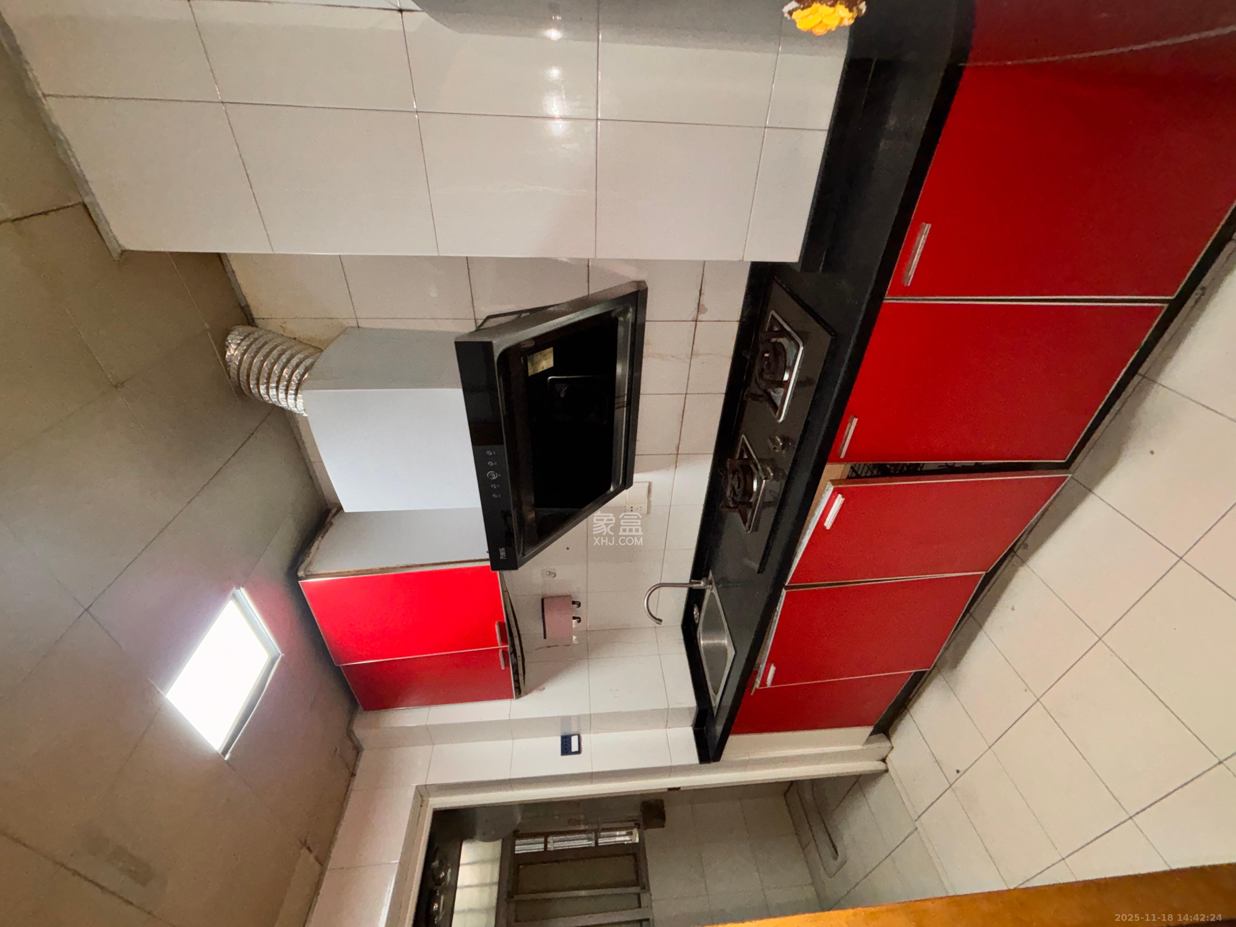 新家园  1室1厅1卫    1700.0元/月室内图