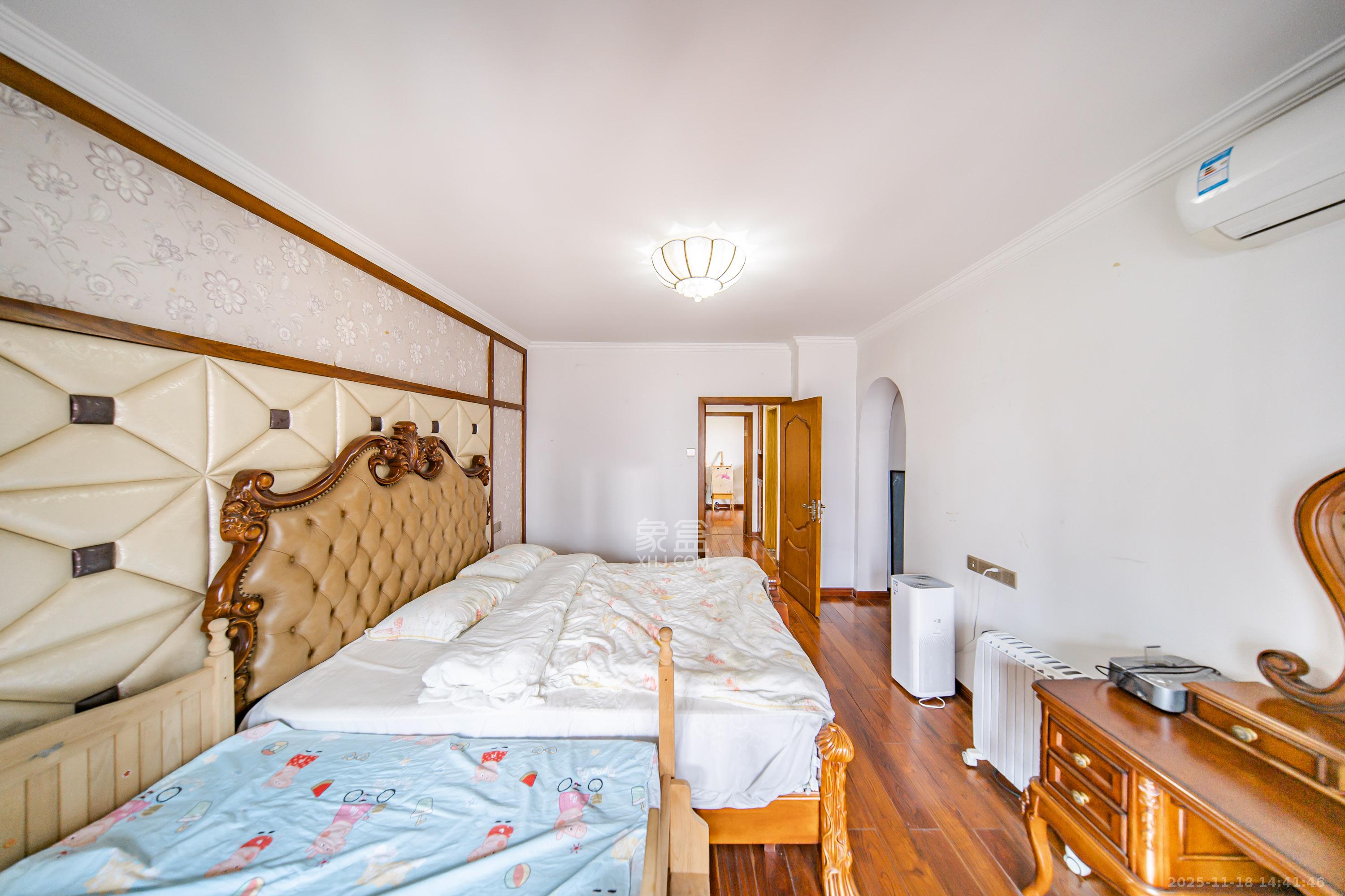 天健壹平方英里（天健芙蓉盛世二期）  3室2厅2卫    130.0万卧室