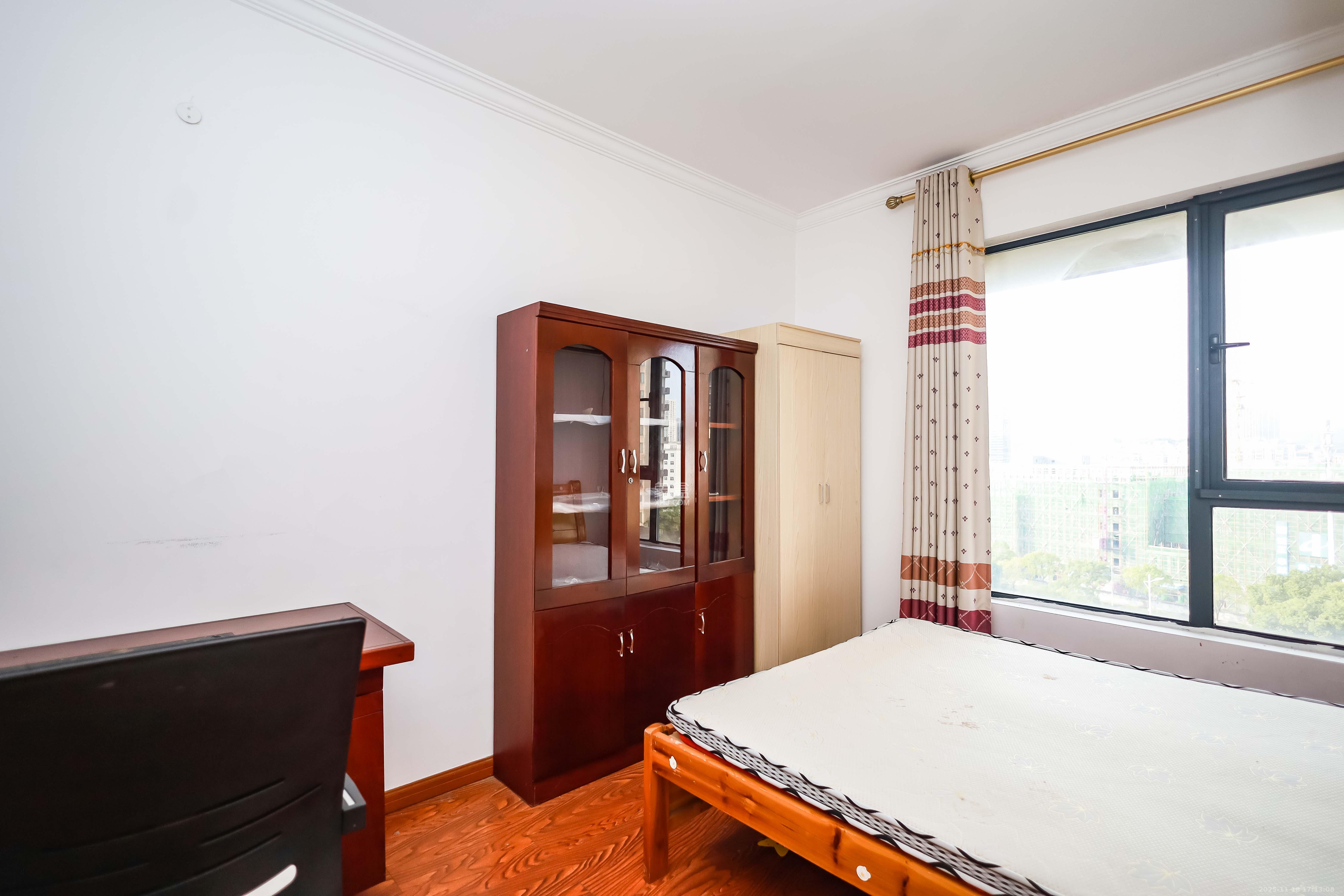 长房时代城  3室2厅2卫    118.8万卧室