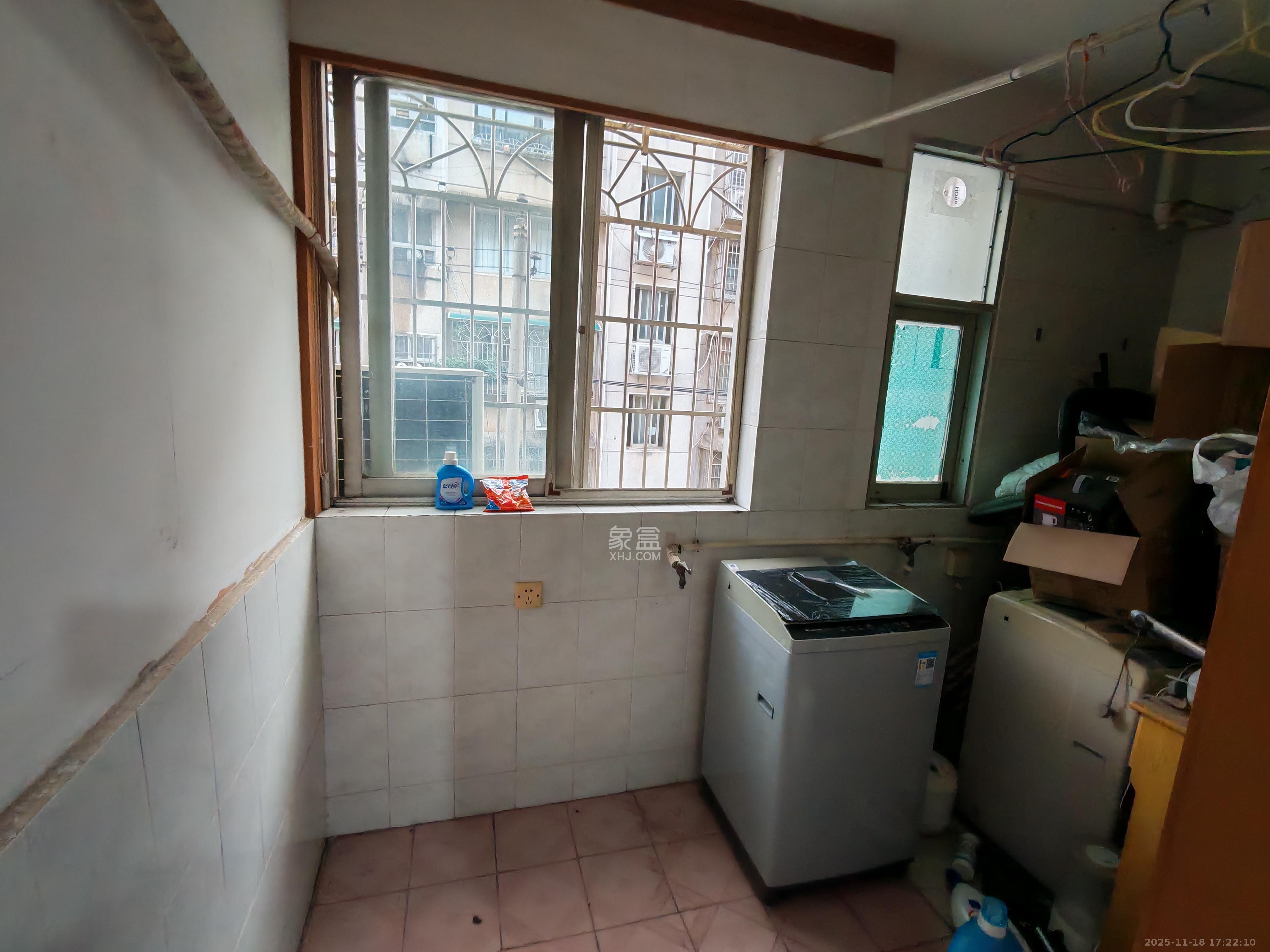 轻苑小区  3室1厅1卫    1900.0元/月室内图