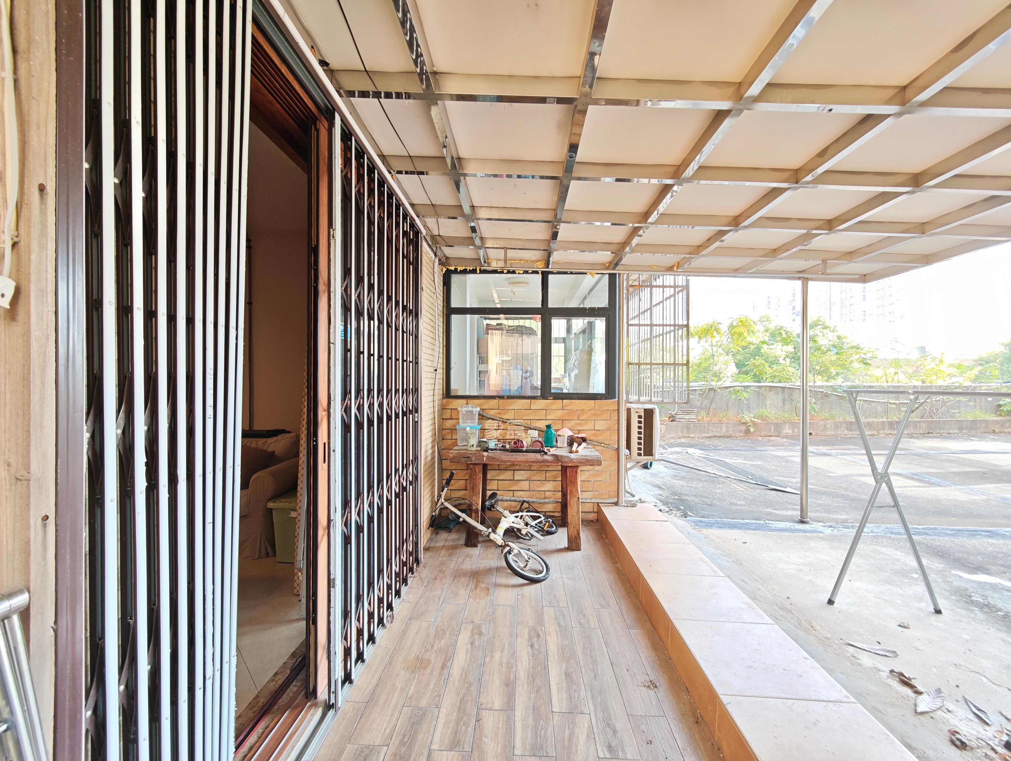 南苑小区 3室2厅2卫 126.0万 南苑小区 3室2厅2卫 126.0万阳台