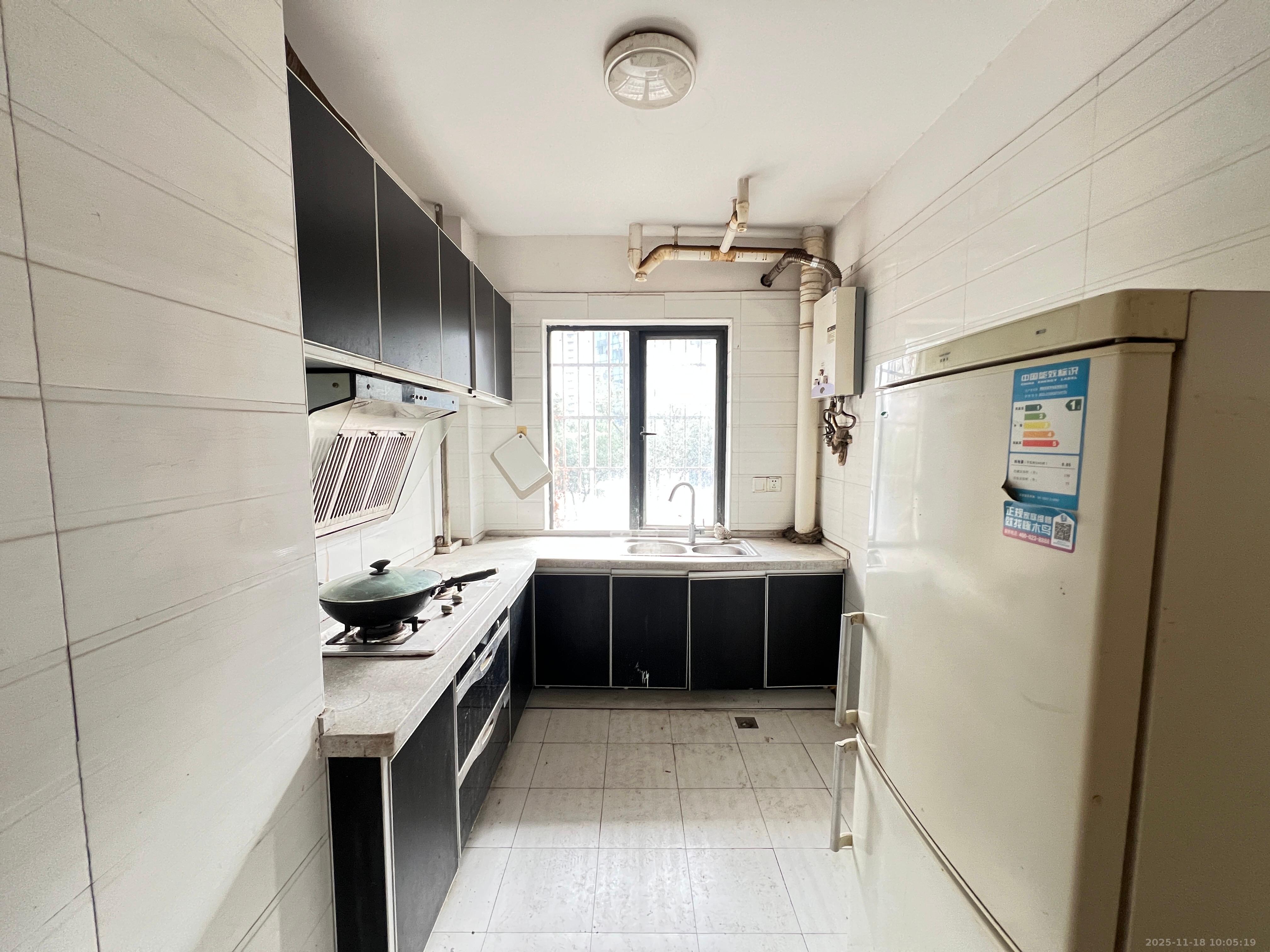 香溢豪庭  3室2厅2卫    2200.0元/月室内图