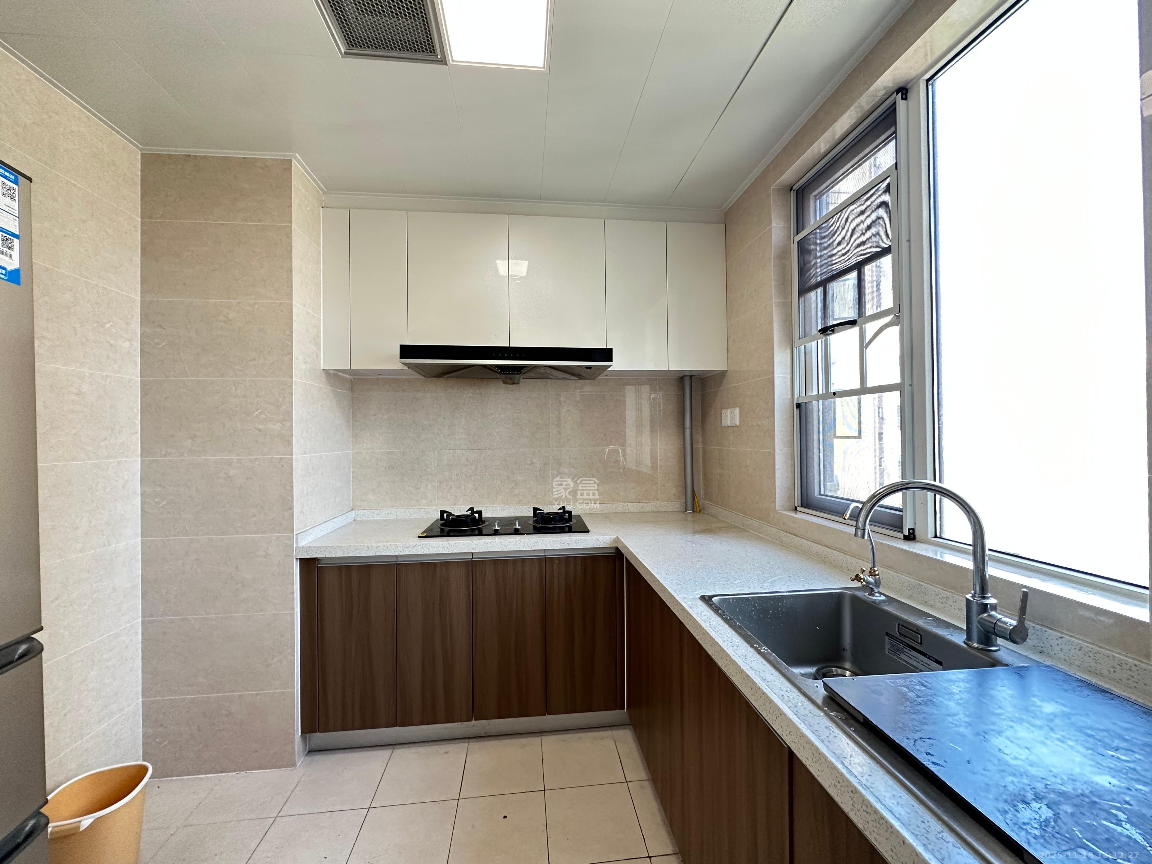 保利香槟国际  5室2厅2卫    2800.0元/月