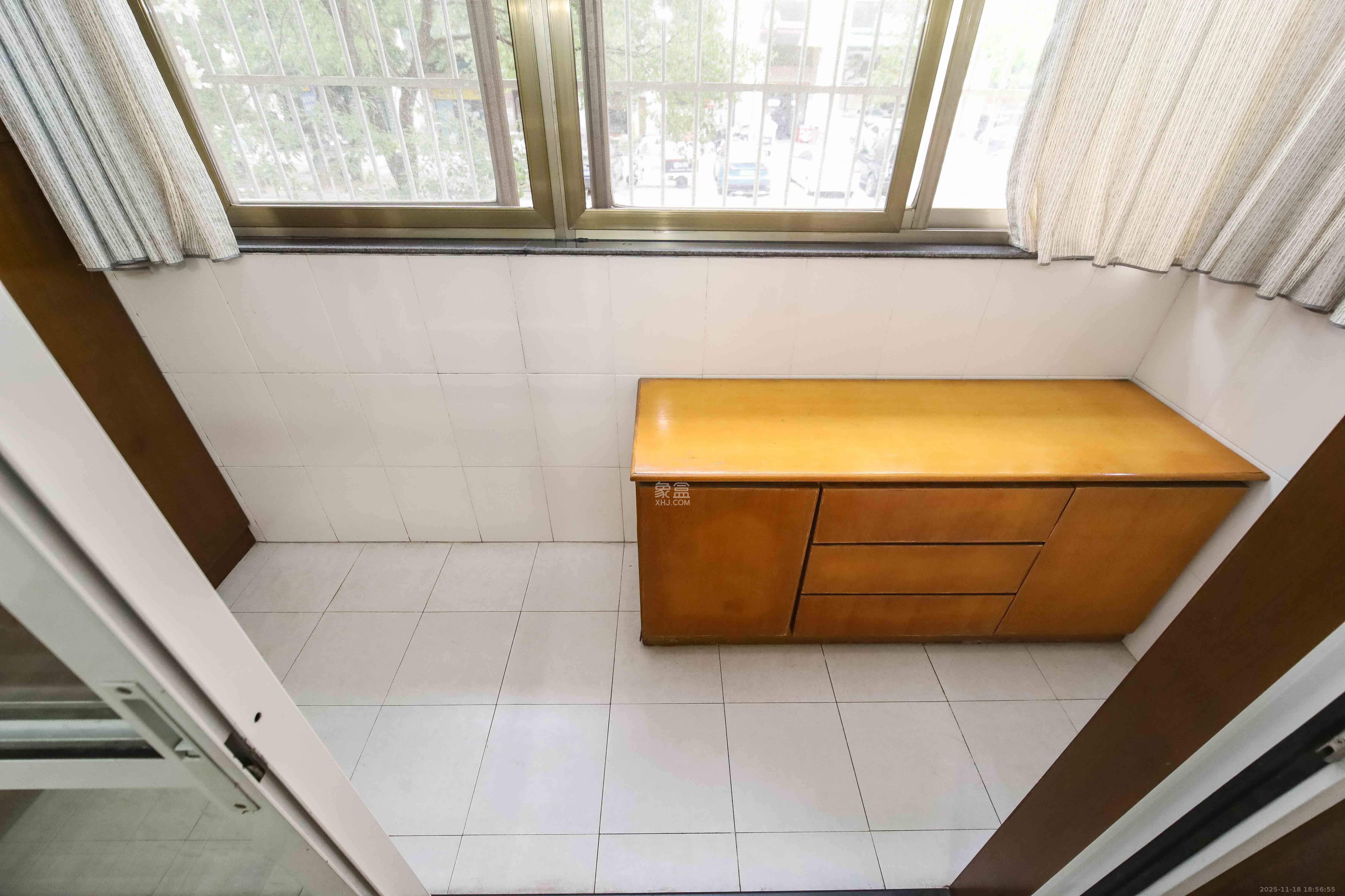 芙蓉公寓 4室2厅2卫 147.0万 芙蓉公寓 4室2厅2卫 147.0万阳台