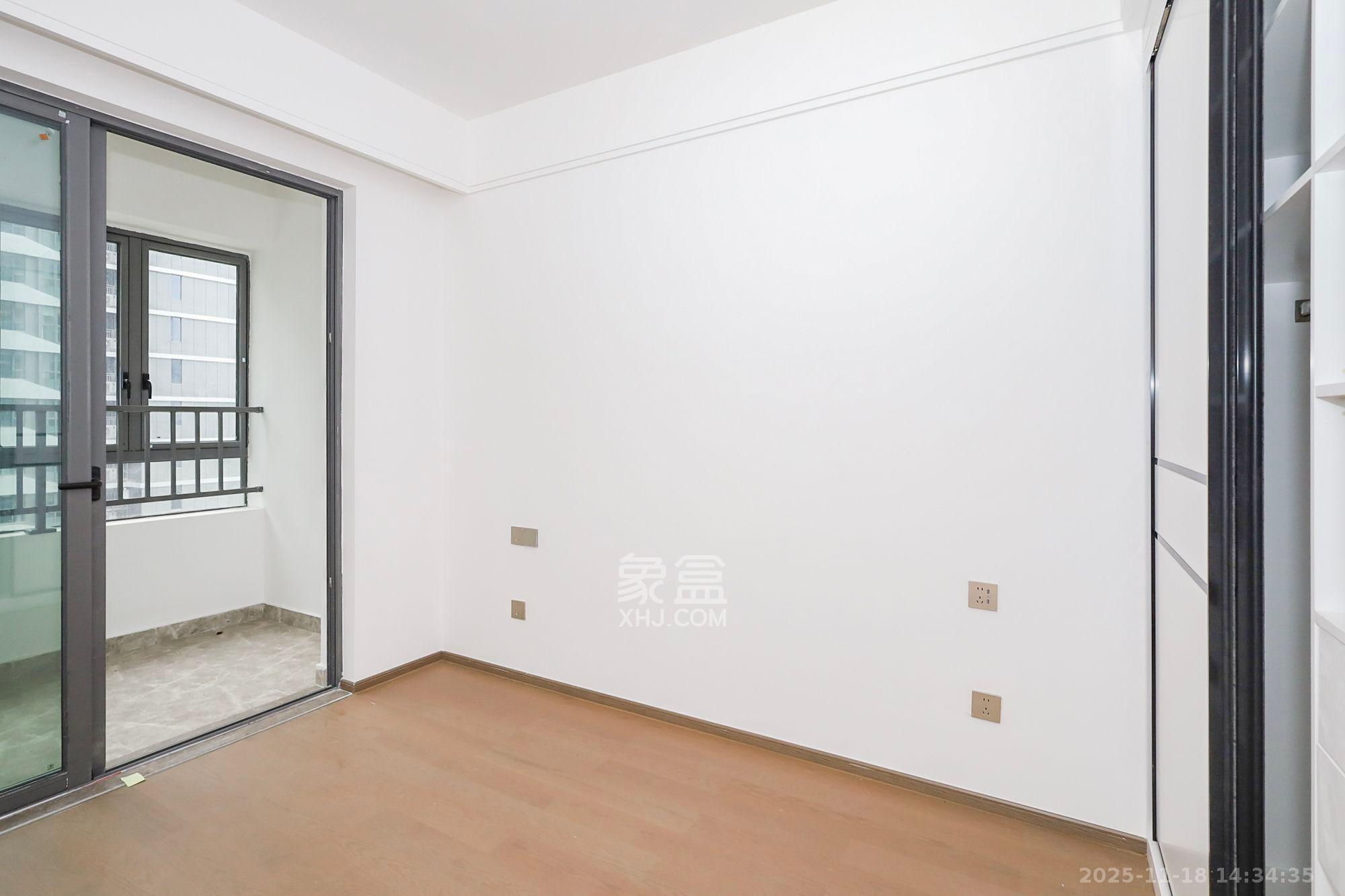 复地滨江金融中心  4室2厅2卫    4200.0元/月室内图