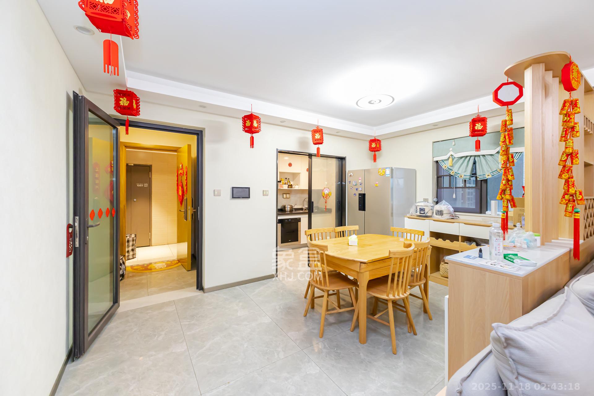 时代倾城四期 3室2厅2卫 110.0万 时代倾城四期 3室2厅2卫 110.0万客厅