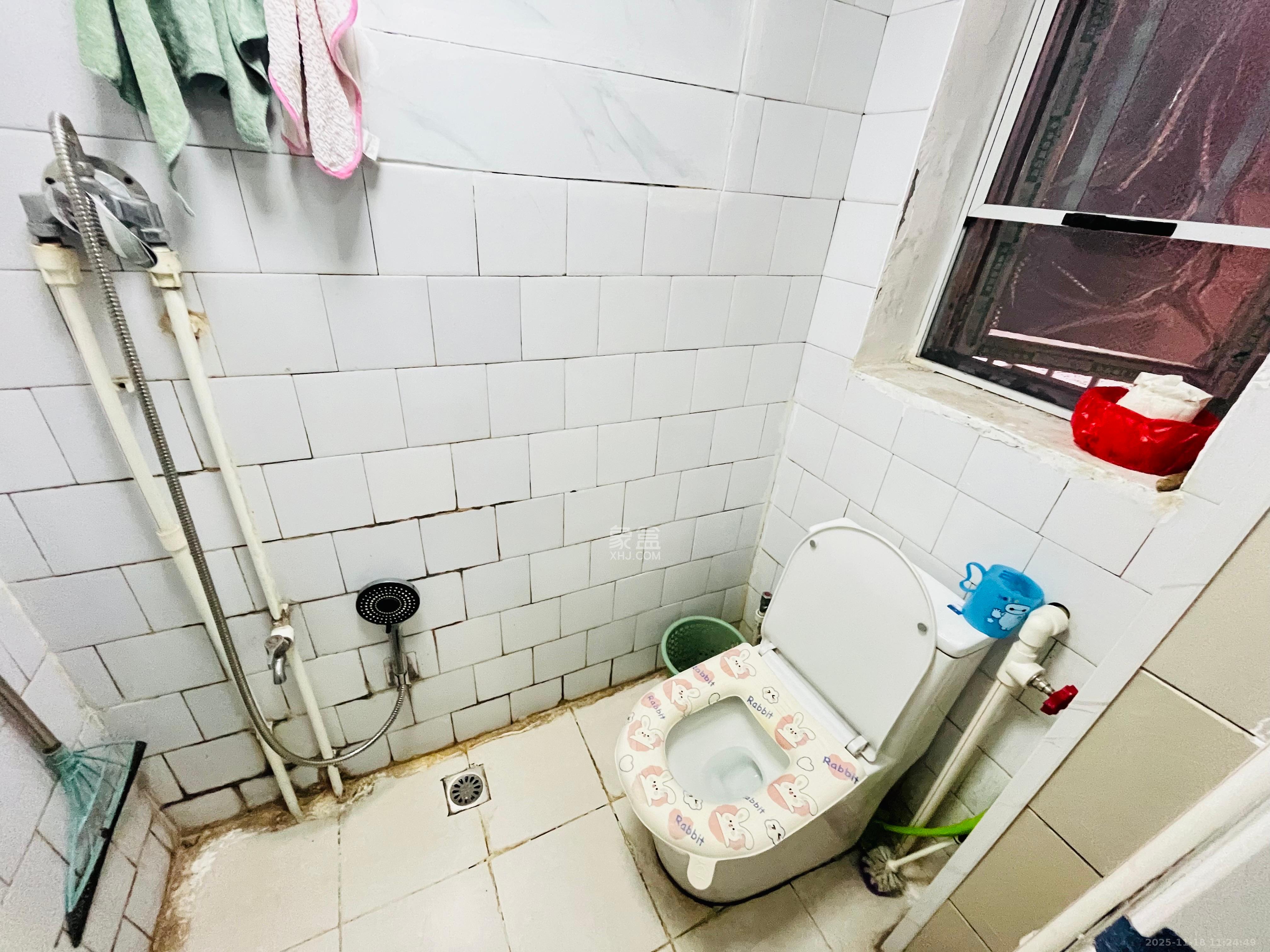 二机小区  1室1厅1卫    1400.0元/月室内图