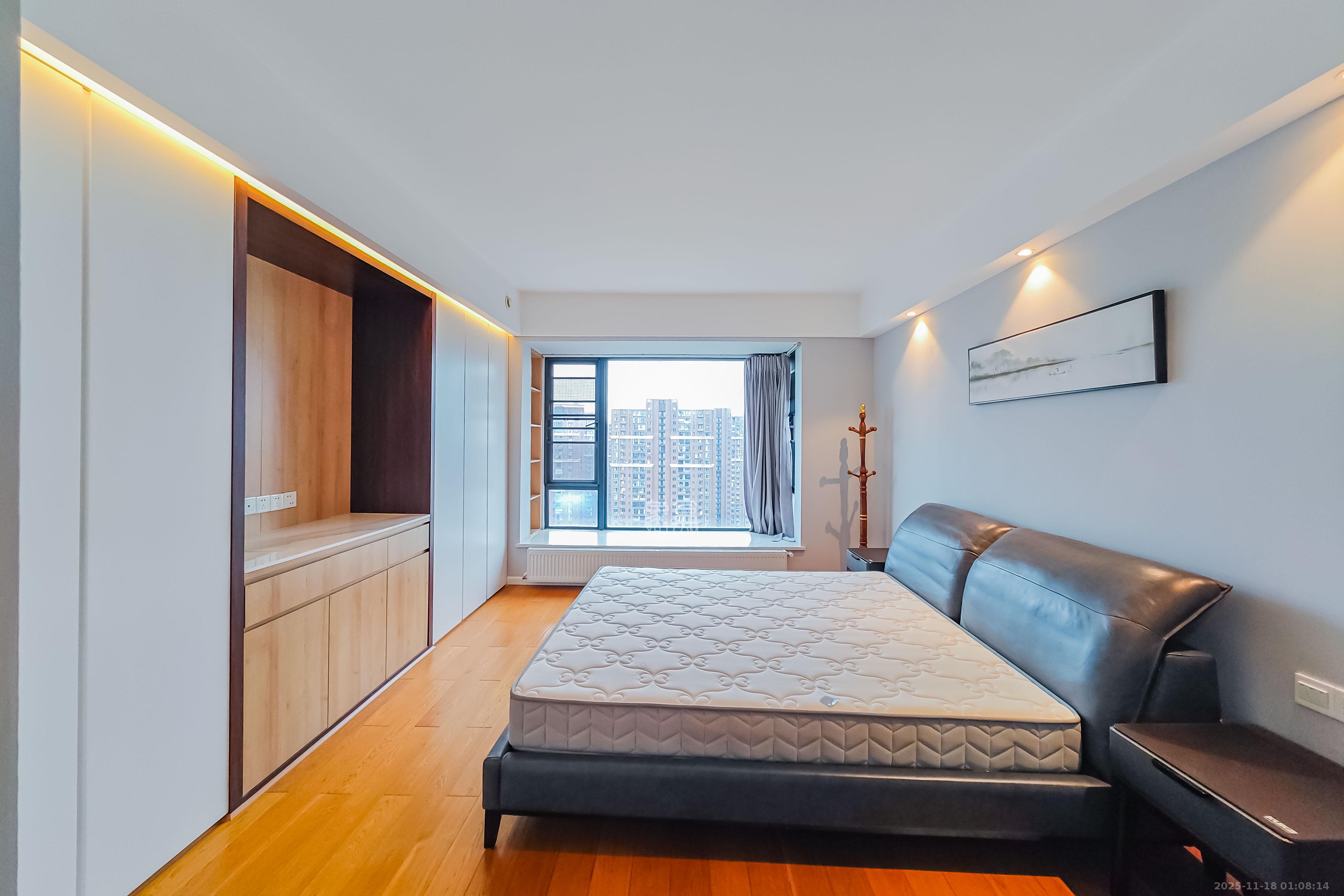 京武浪琴山一、二期  4室2厅2卫    400.0万卧室