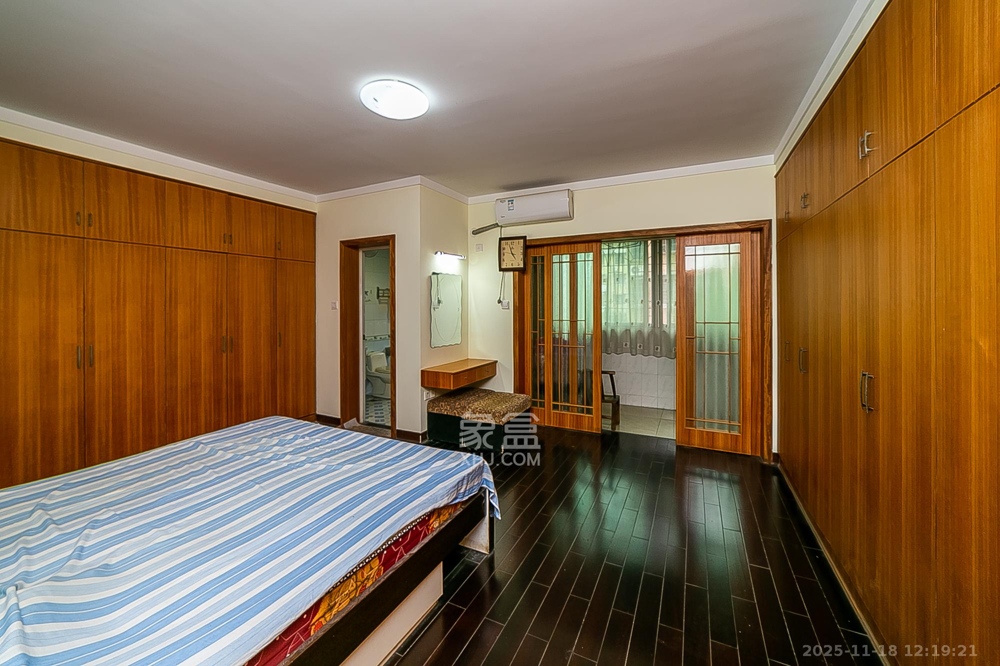 长征花园  3室2厅2卫    78.0万卧室