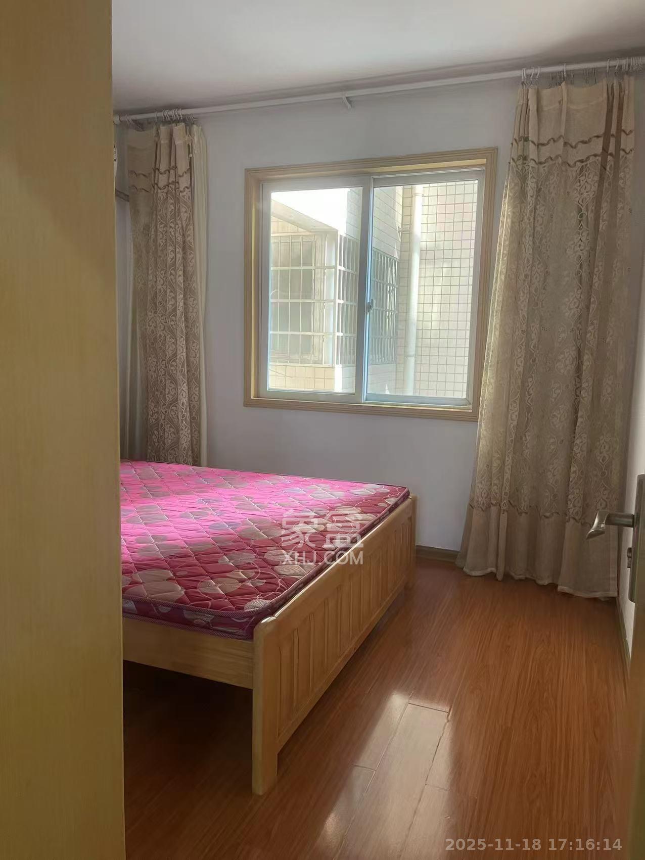 麓谷加州阳光  3室2厅2卫    2300.0元/月室内图